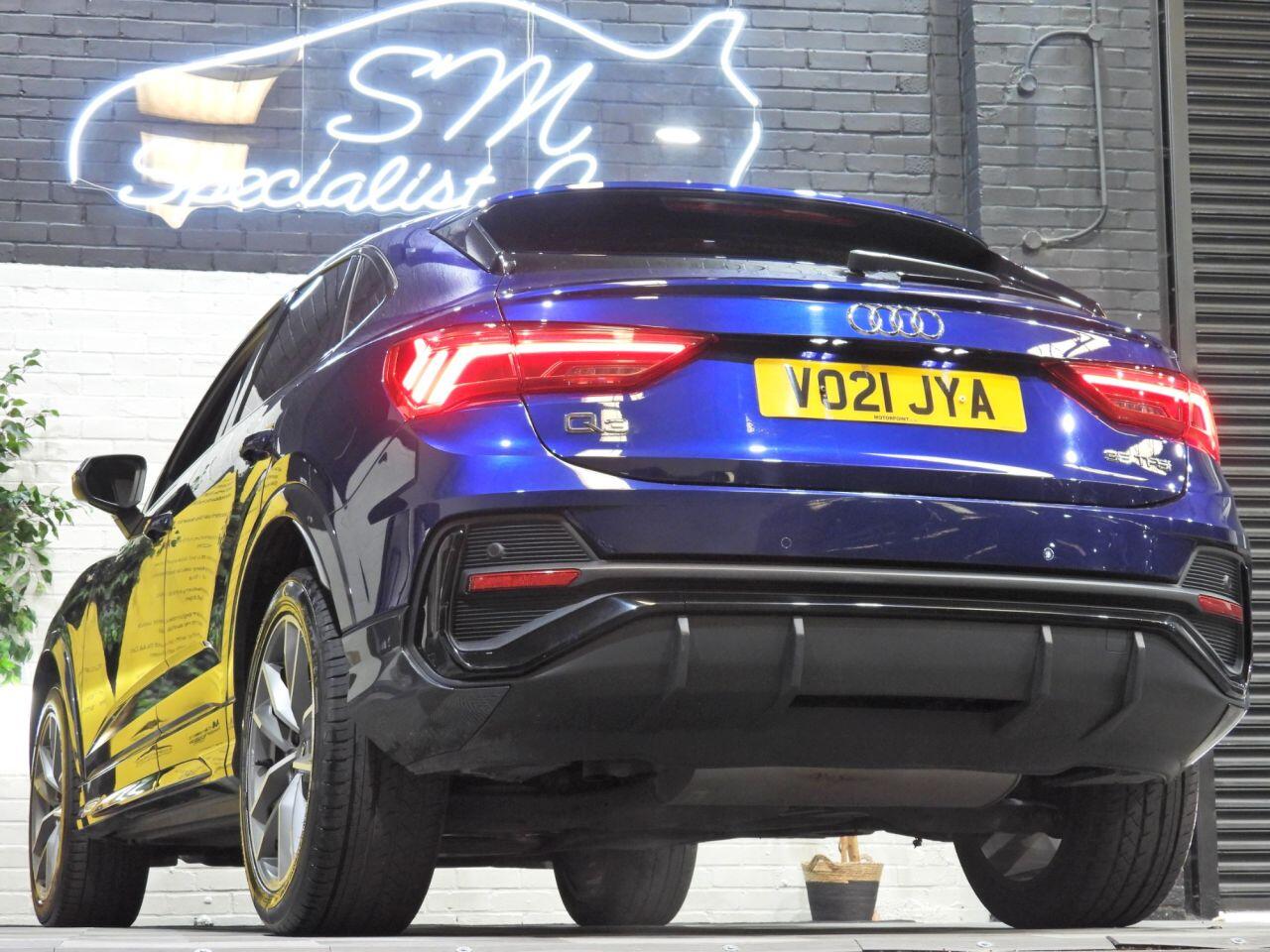 Audi Q3 view 10
