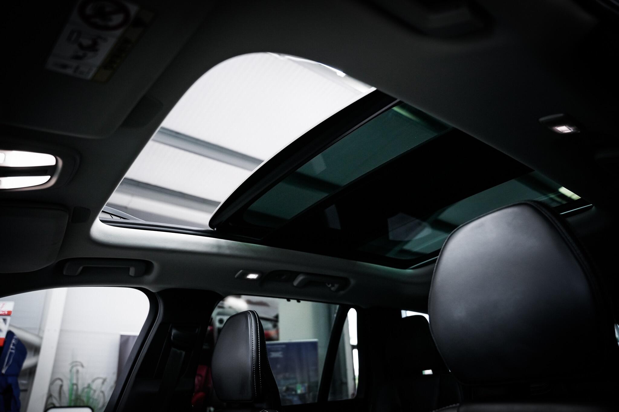 Volvo XC90 view 9