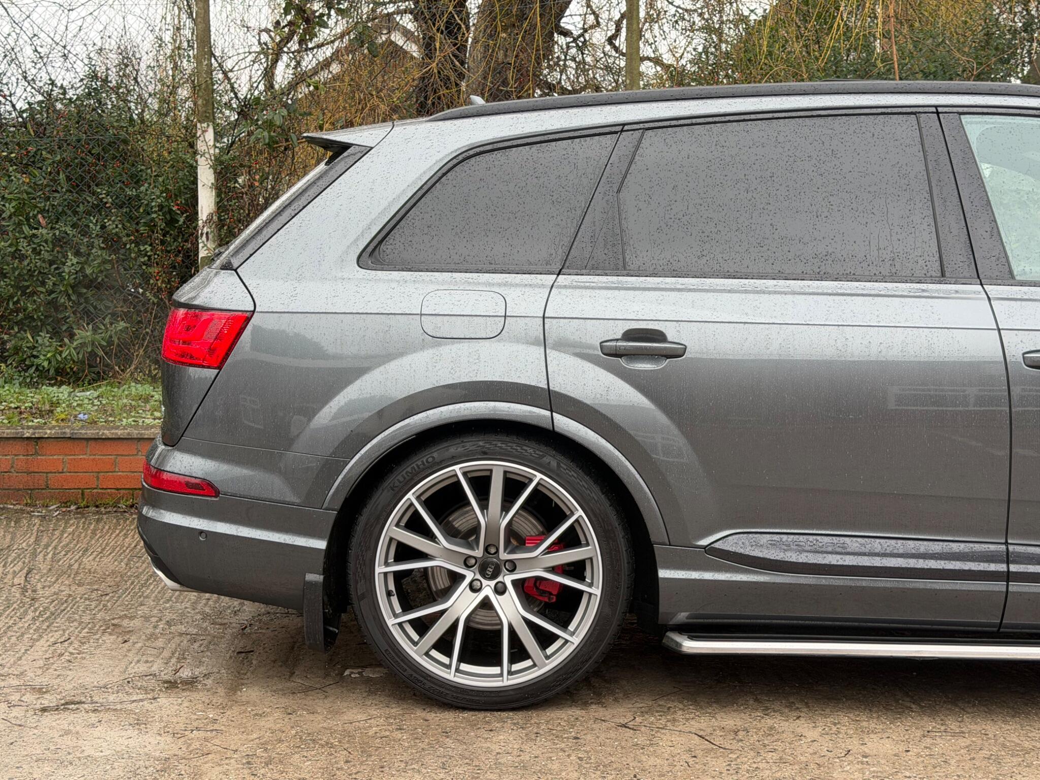 Audi SQ7 view 21