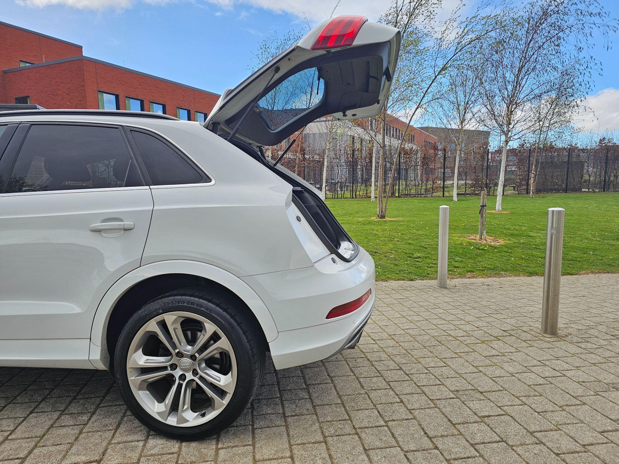 Audi Q3 view 33