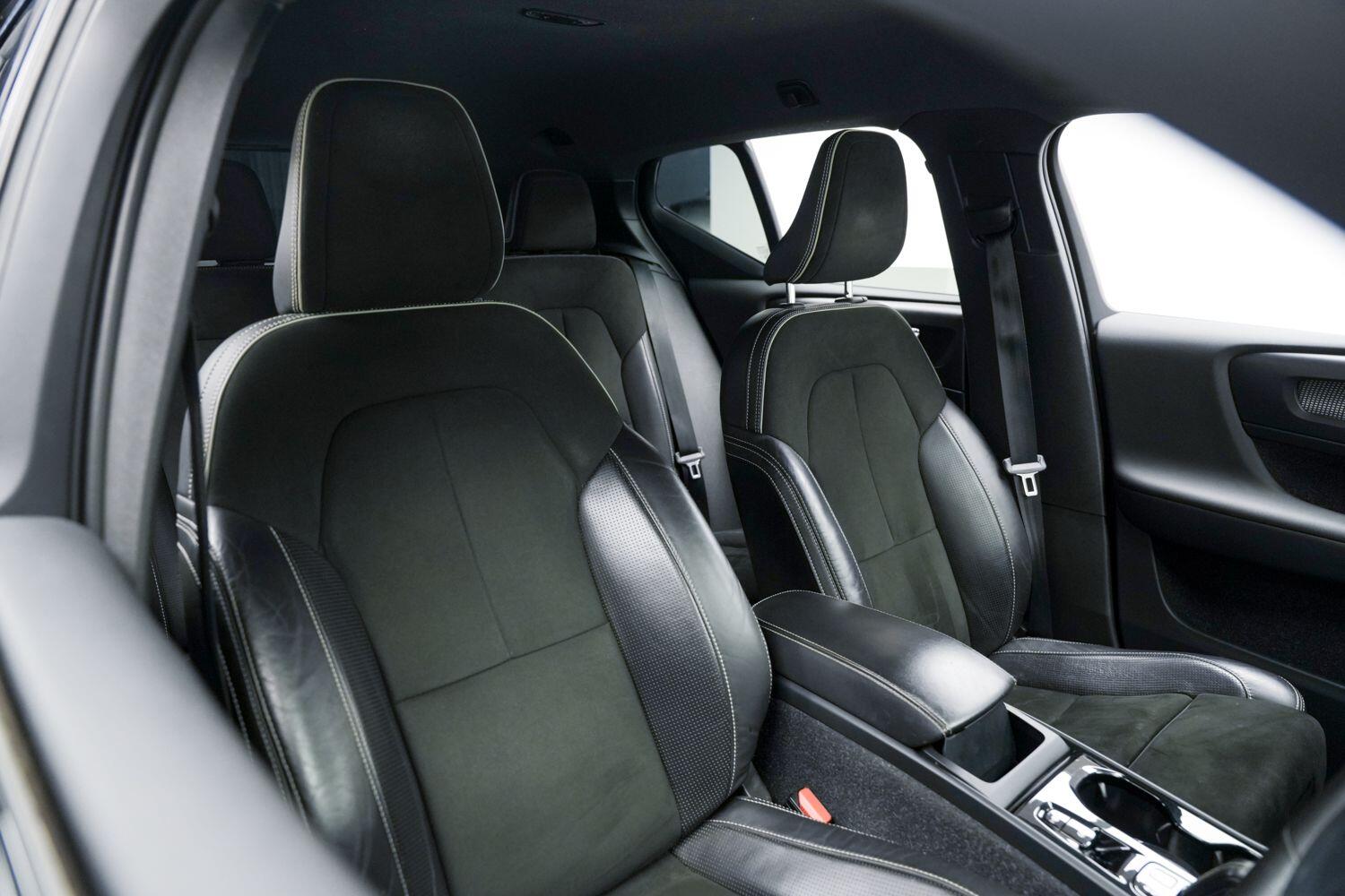 Volvo XC40 view 8