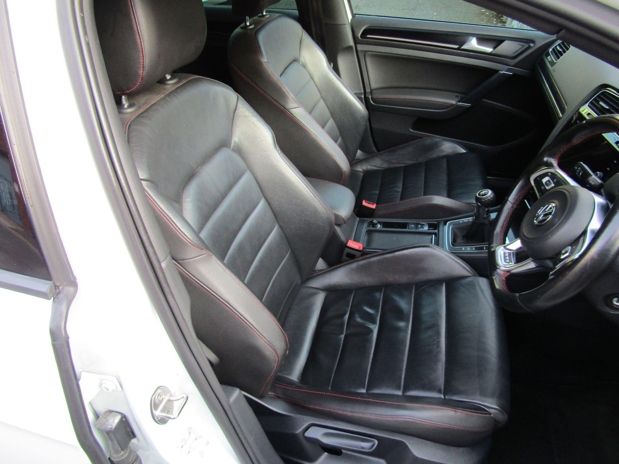 Volkswagen Golf view 12