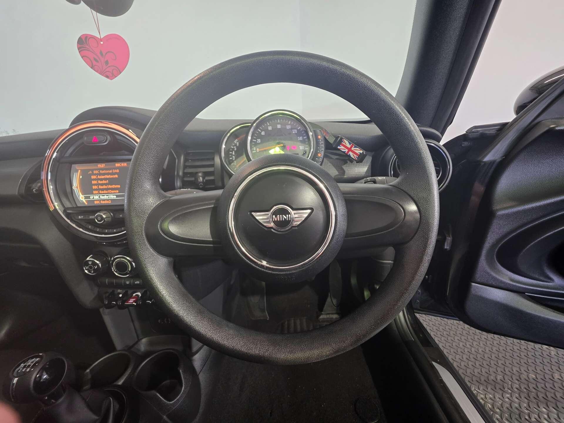 Mini Convertible view 20