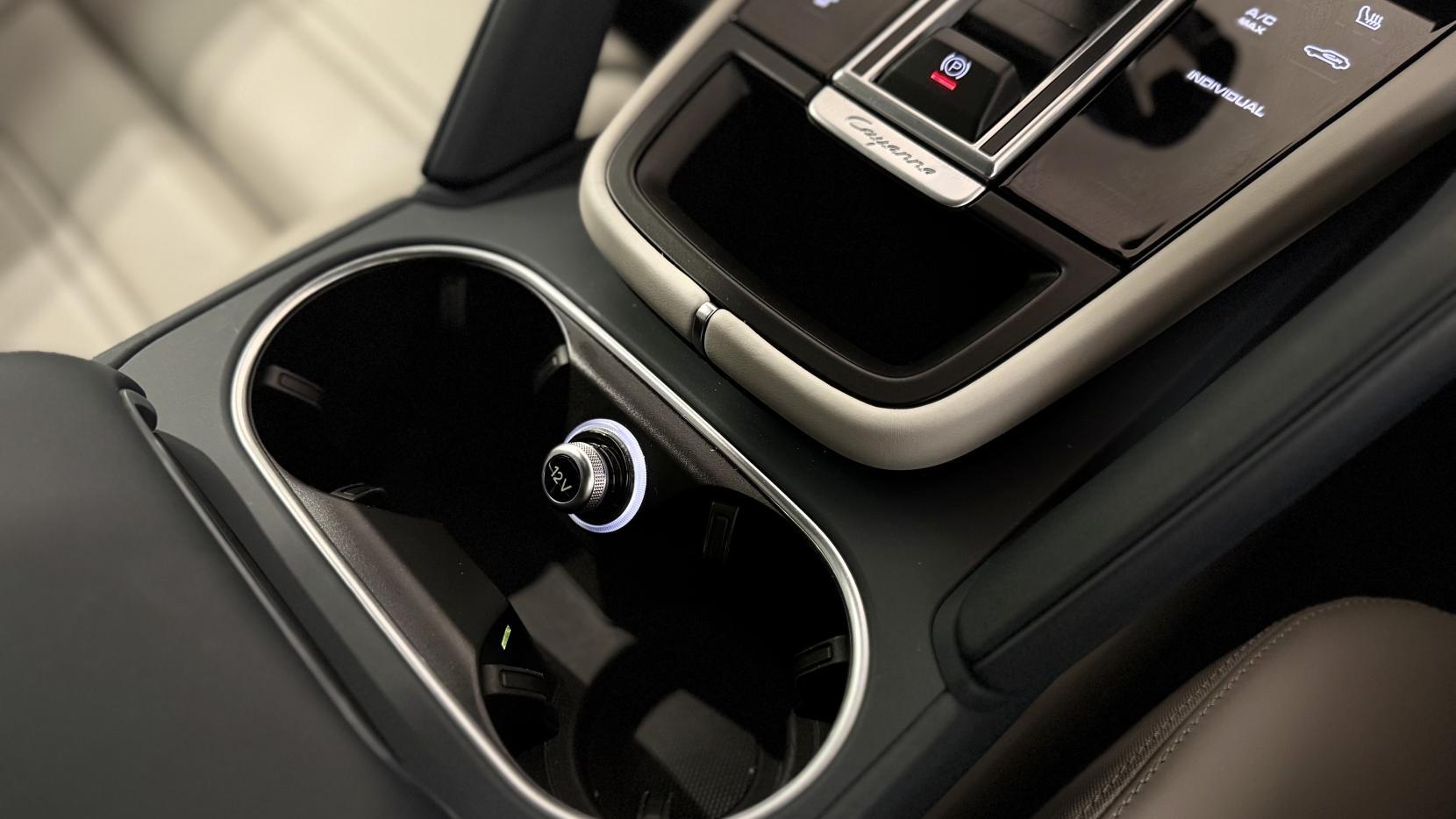 Porsche Cayenne view 22