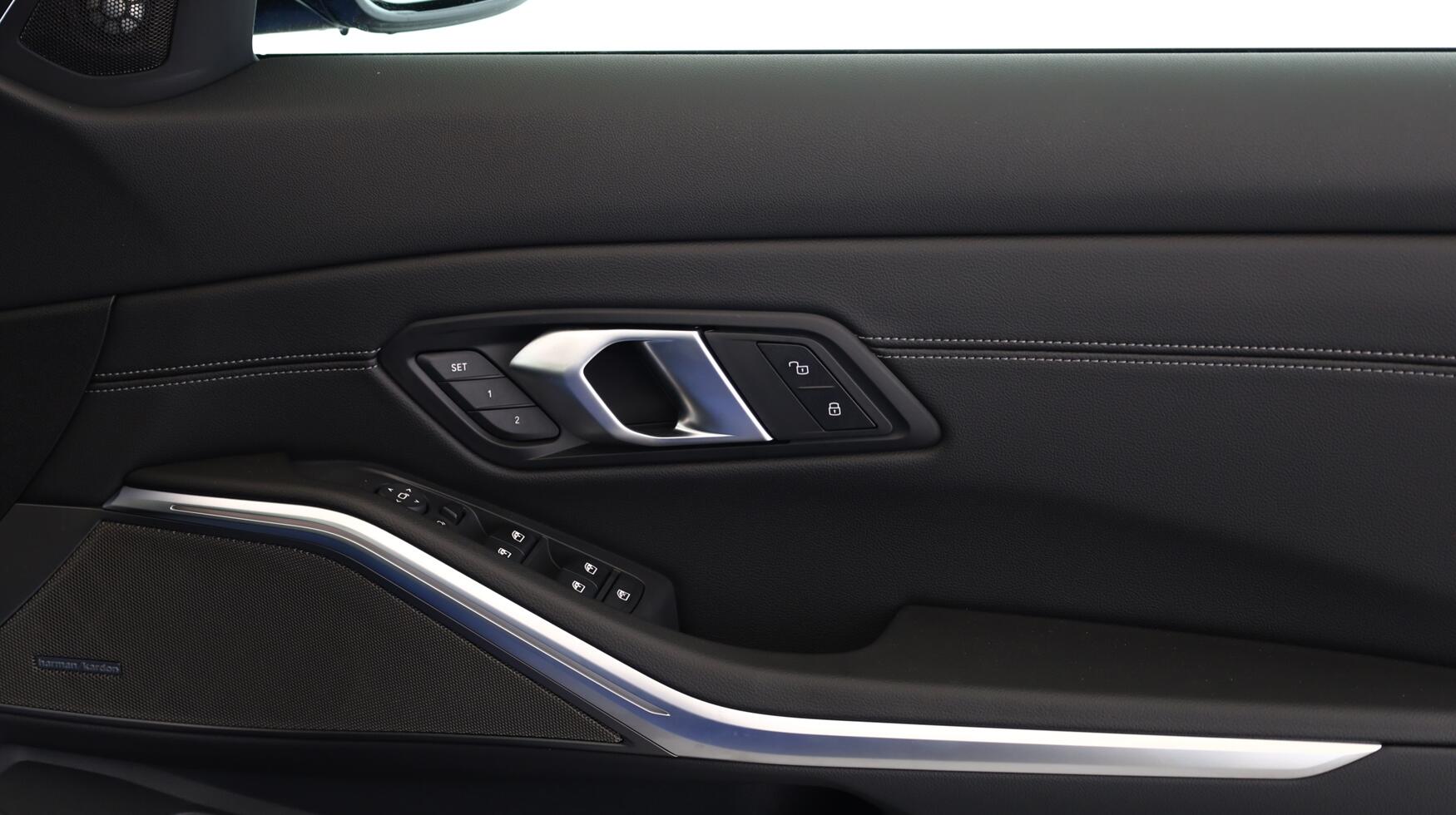 BMW 3 Series view 20