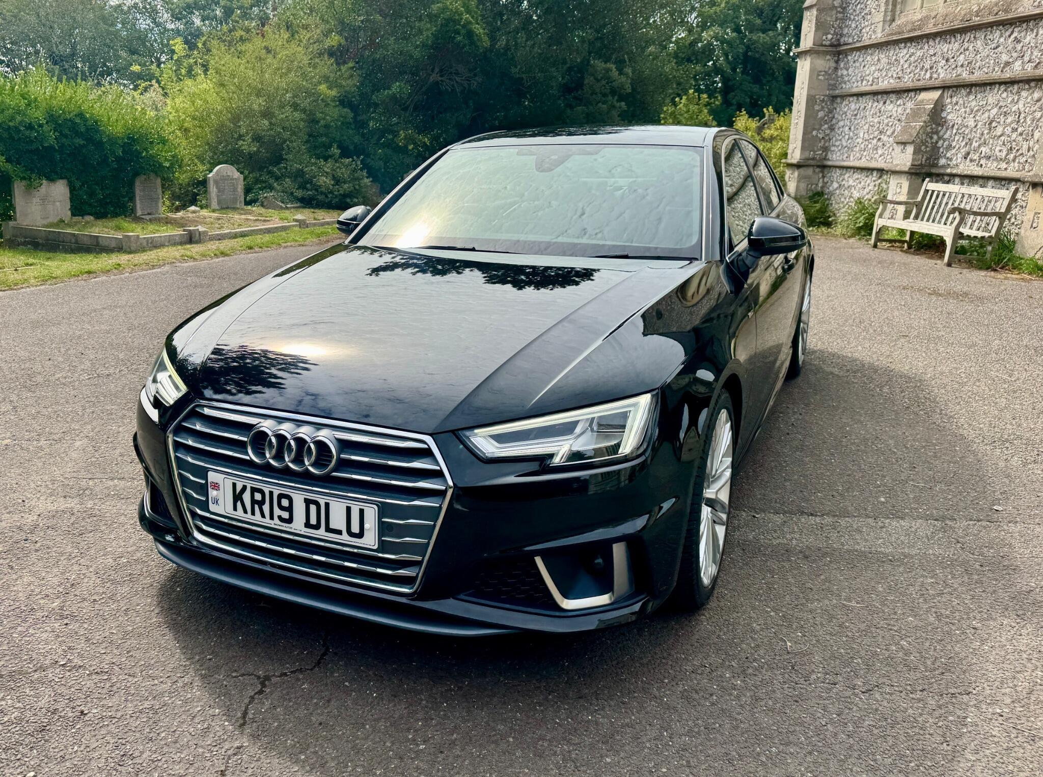 Audi A4 view 9