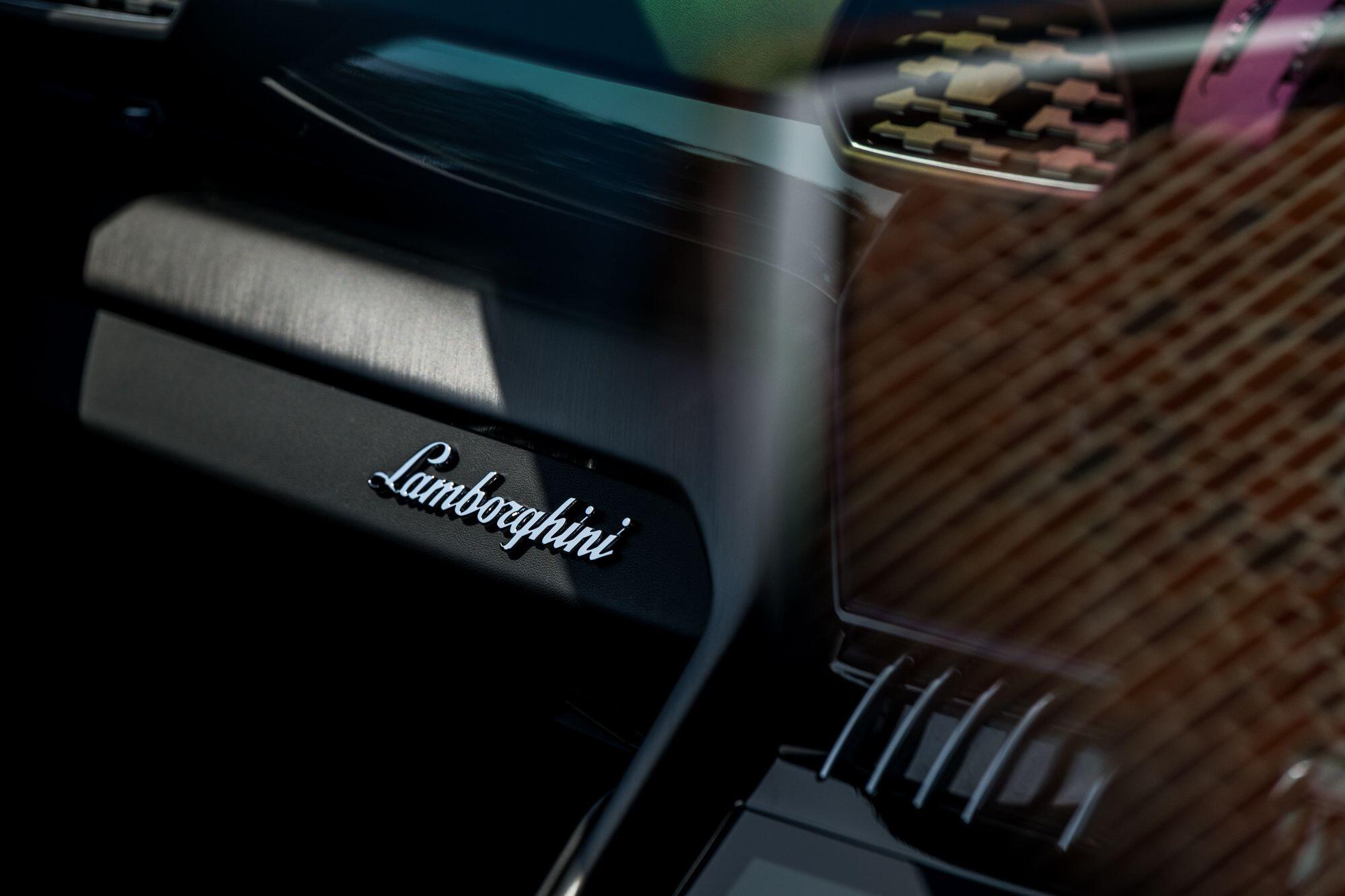 Lamborghini Urus view 15