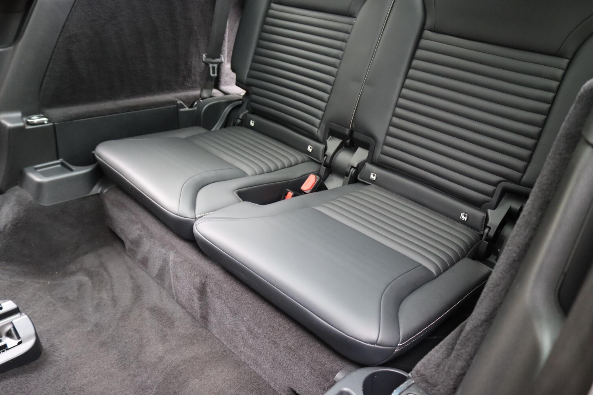 Land Rover Discovery view 18