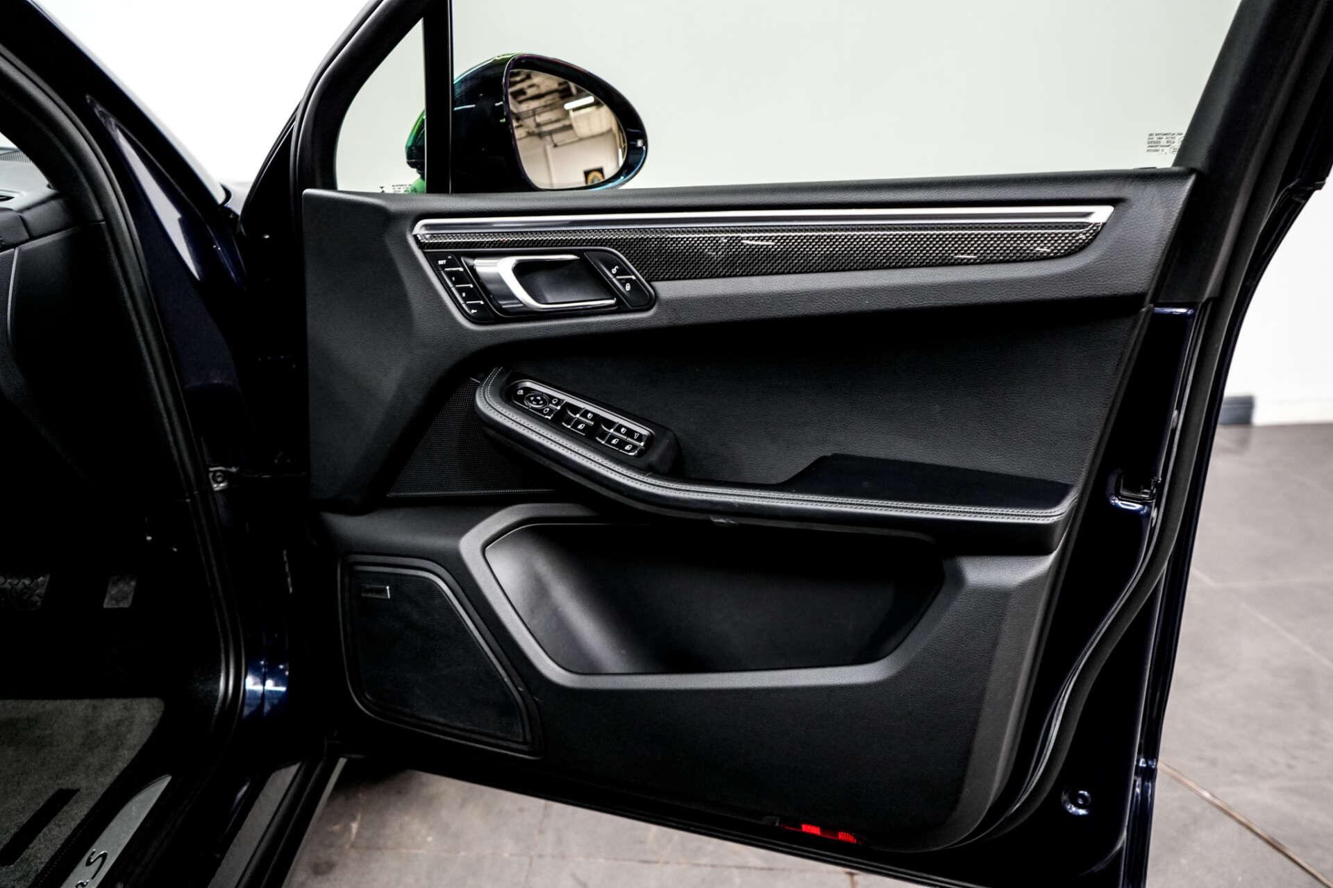 Porsche Macan view 26