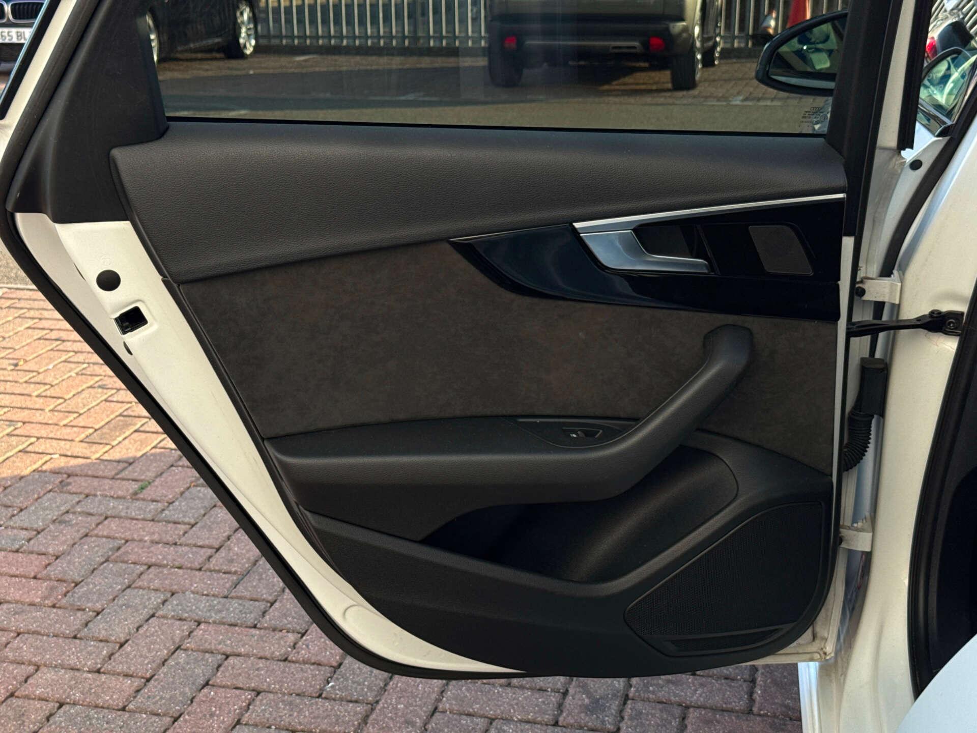 Audi A4 Avant view 37