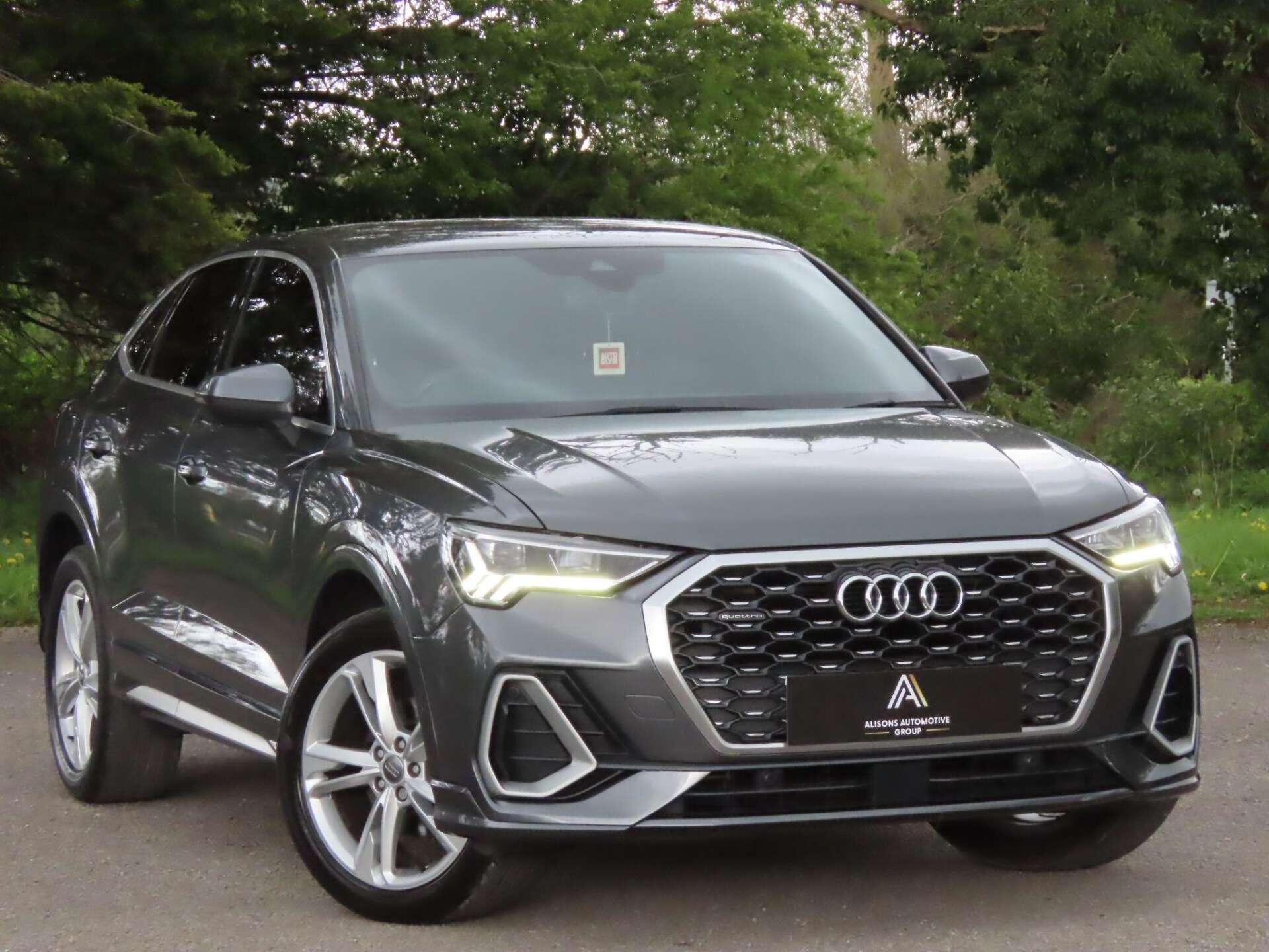 Audi Q3 view 3