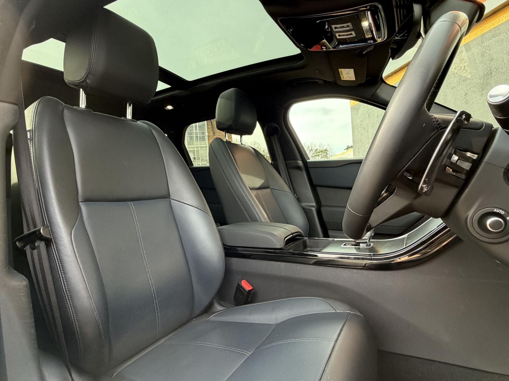 Land Rover Range Rover Velar view 12