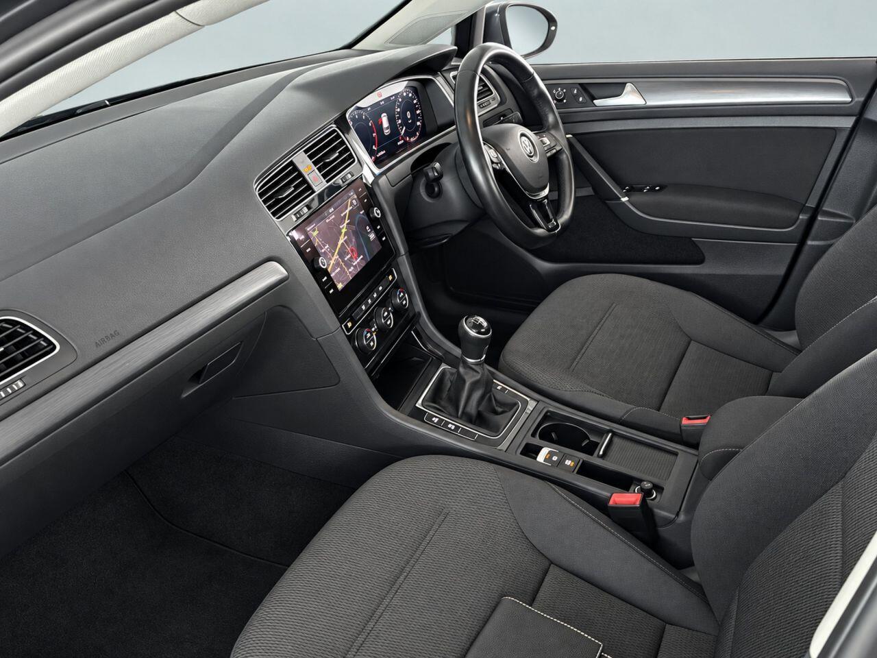 Volkswagen Golf view 6
