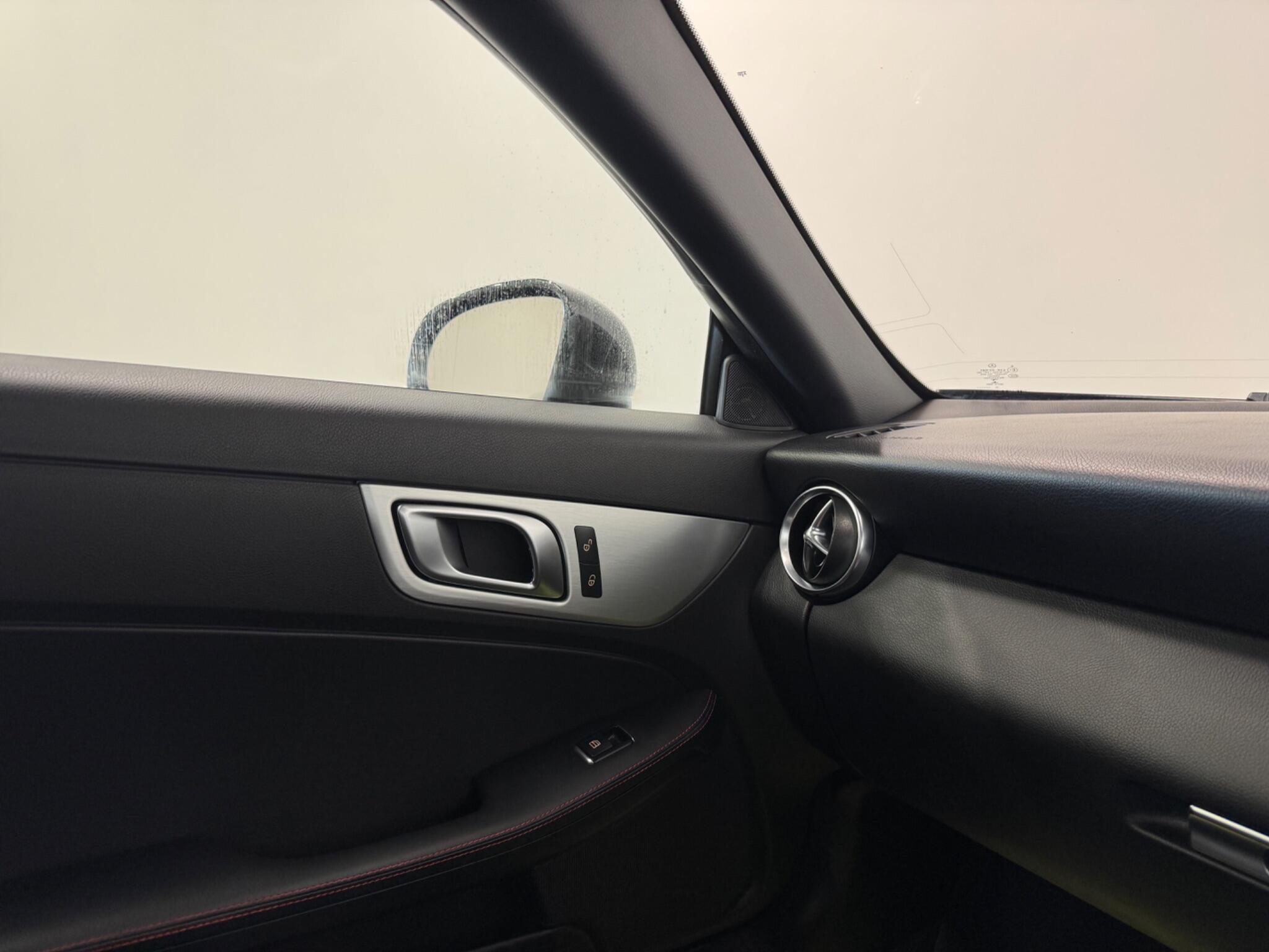 Mercedes-Benz SLK view 25