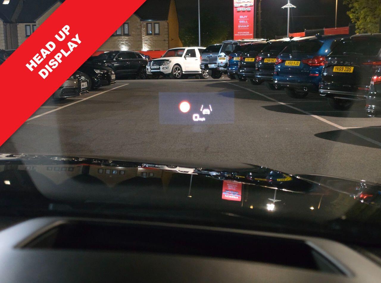 Audi Q8 view 37