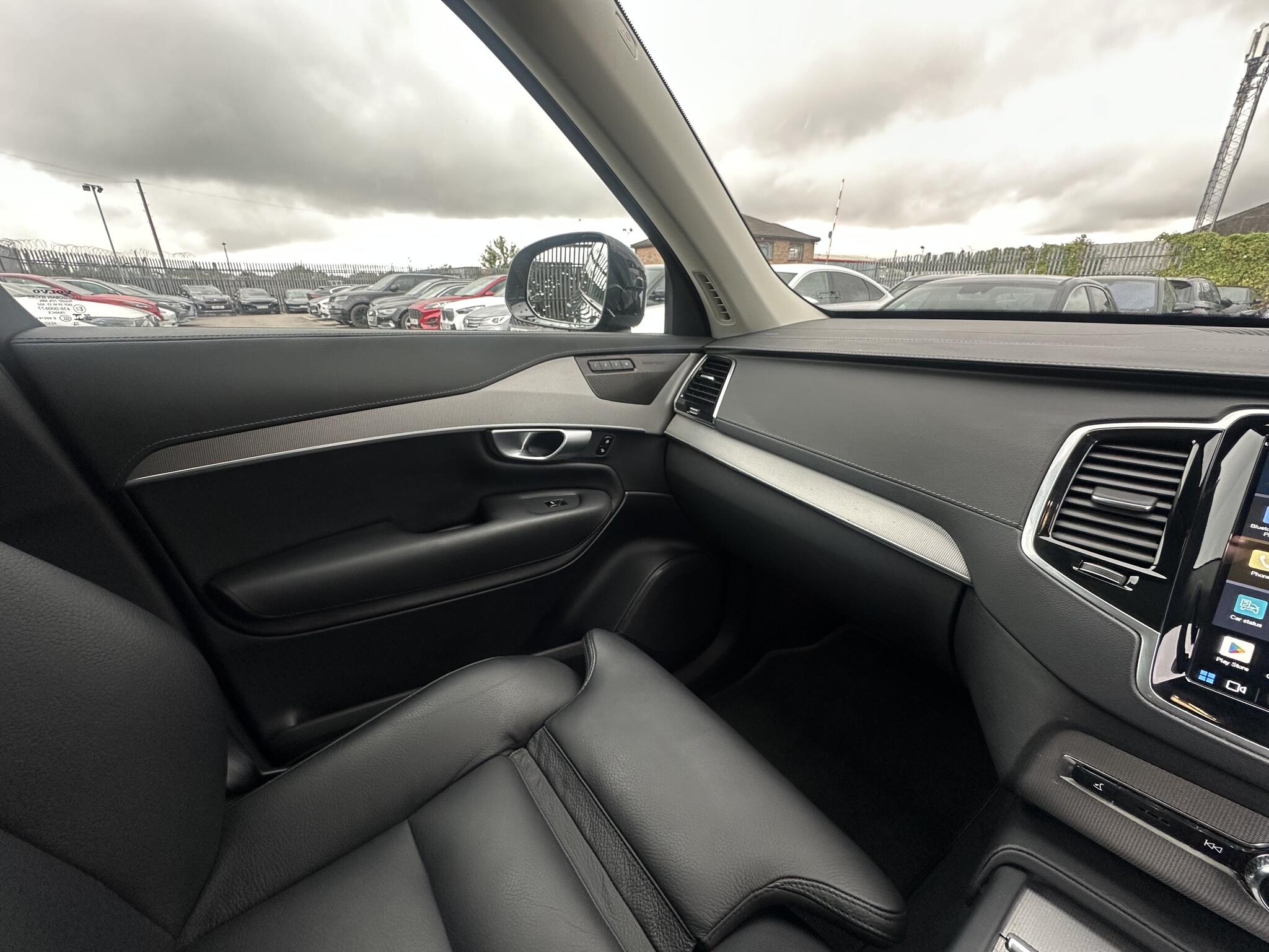 Volvo XC90 view 19