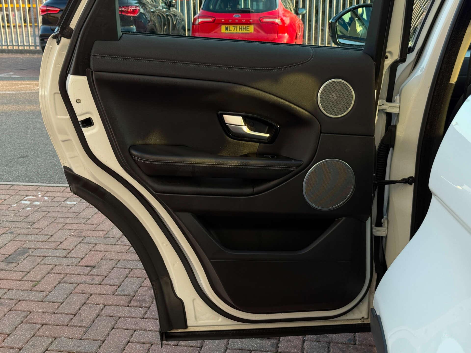 Land Rover Range Rover Evoque view 39