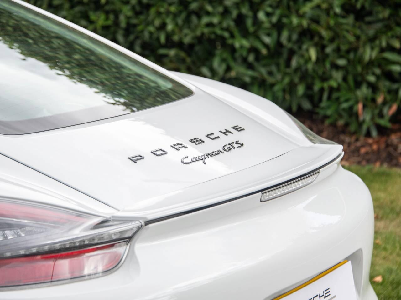 Porsche Cayman view 21