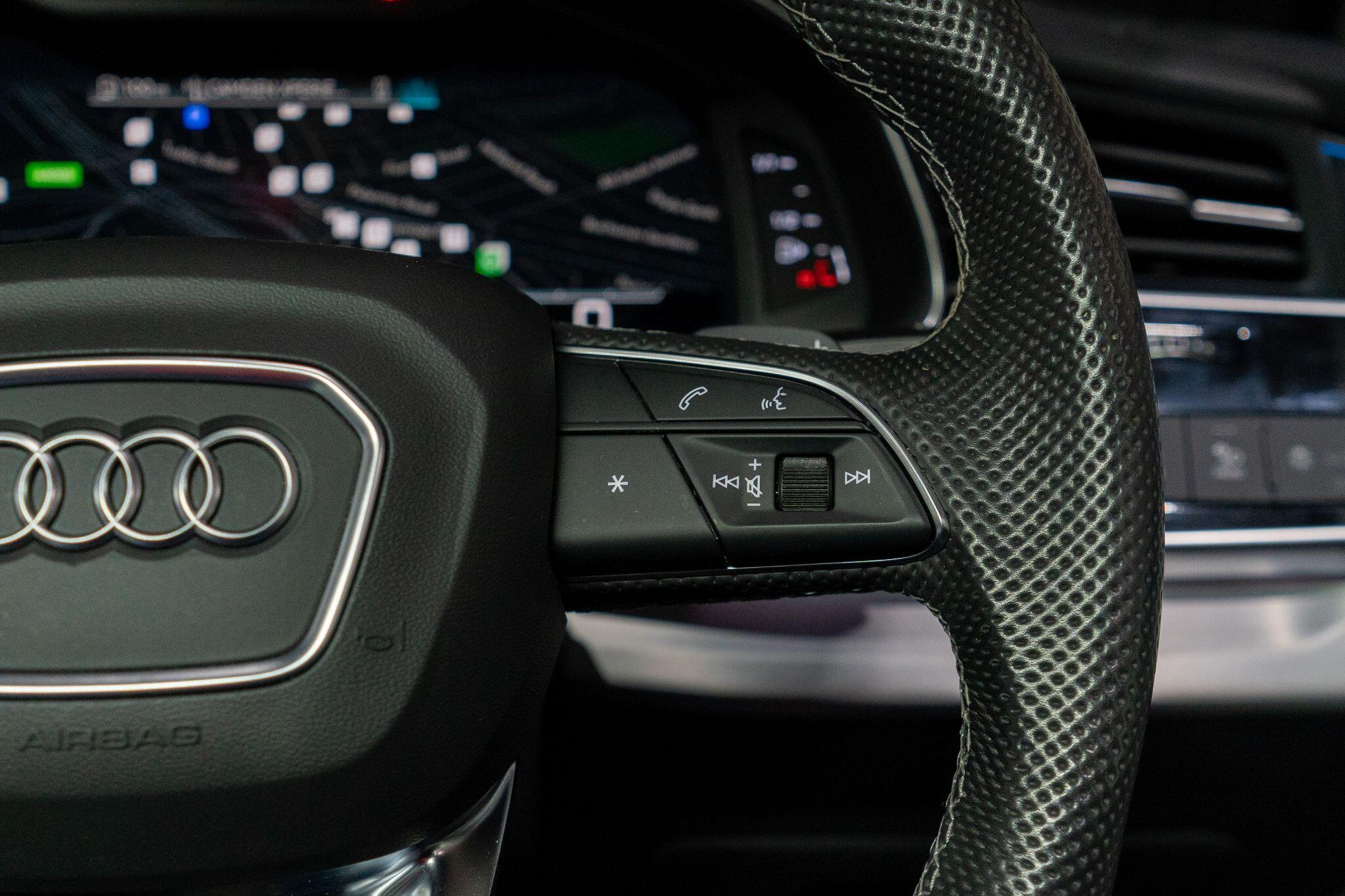 Audi SQ7 view 33