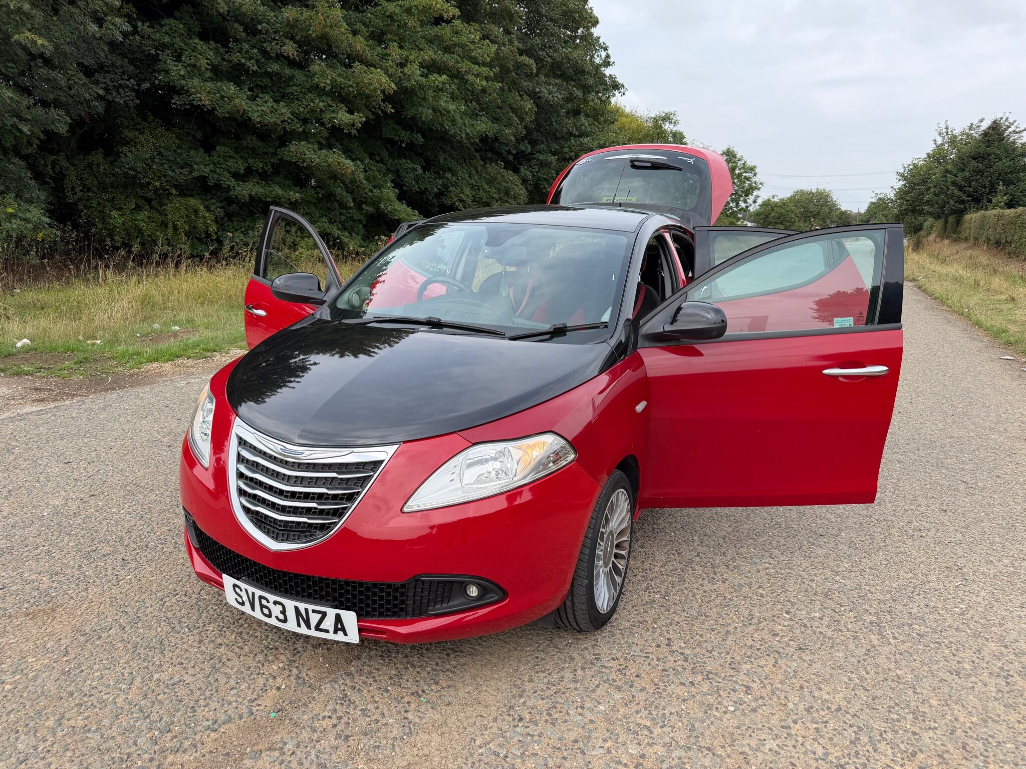 Chrysler Ypsilon view 16