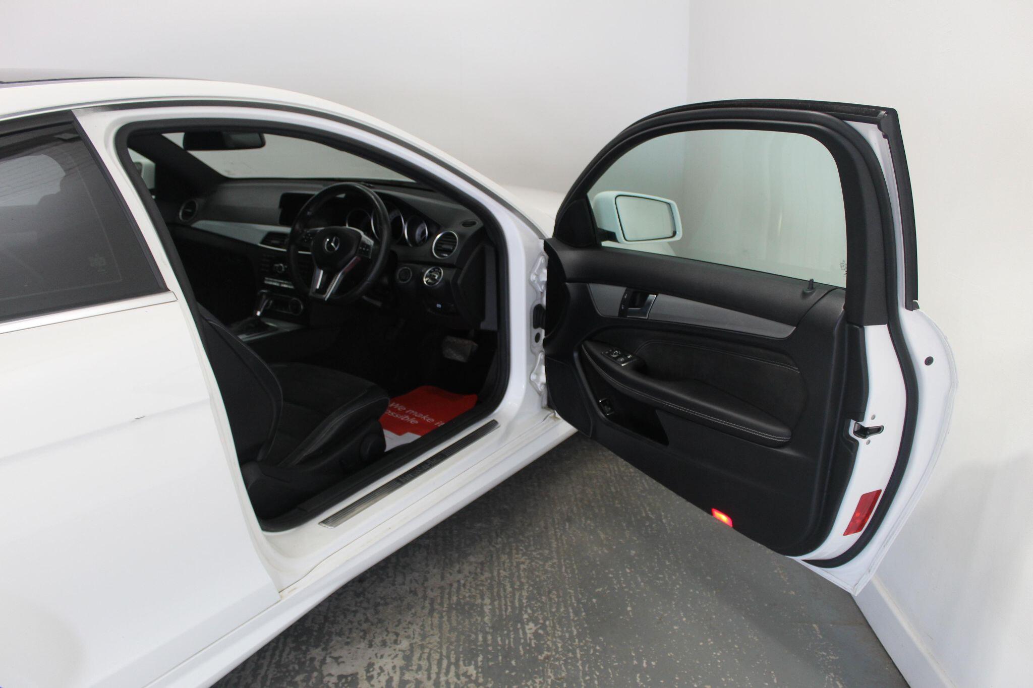 Mercedes-Benz C-Class view 26
