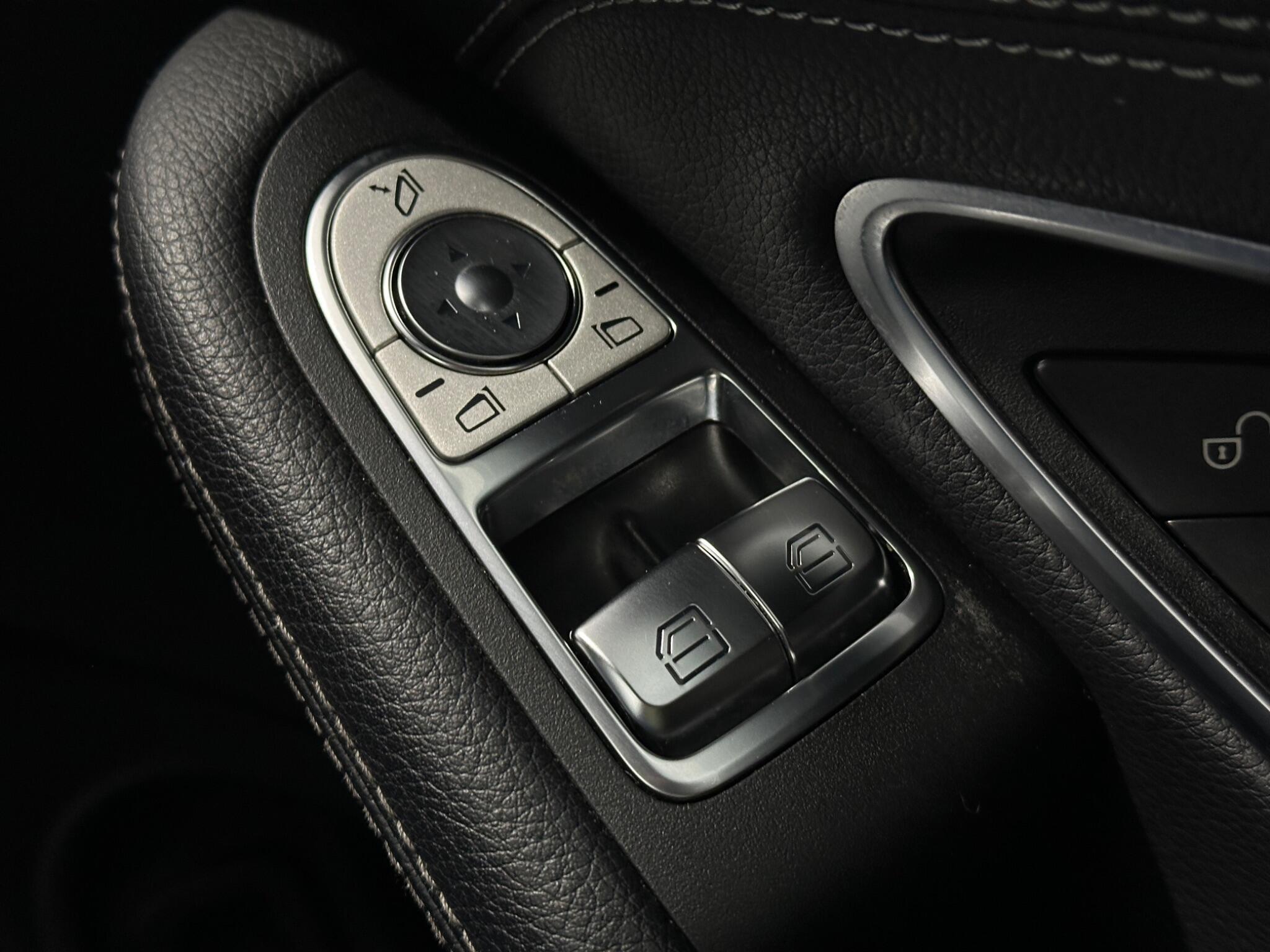 Mercedes-Benz C-Class view 19