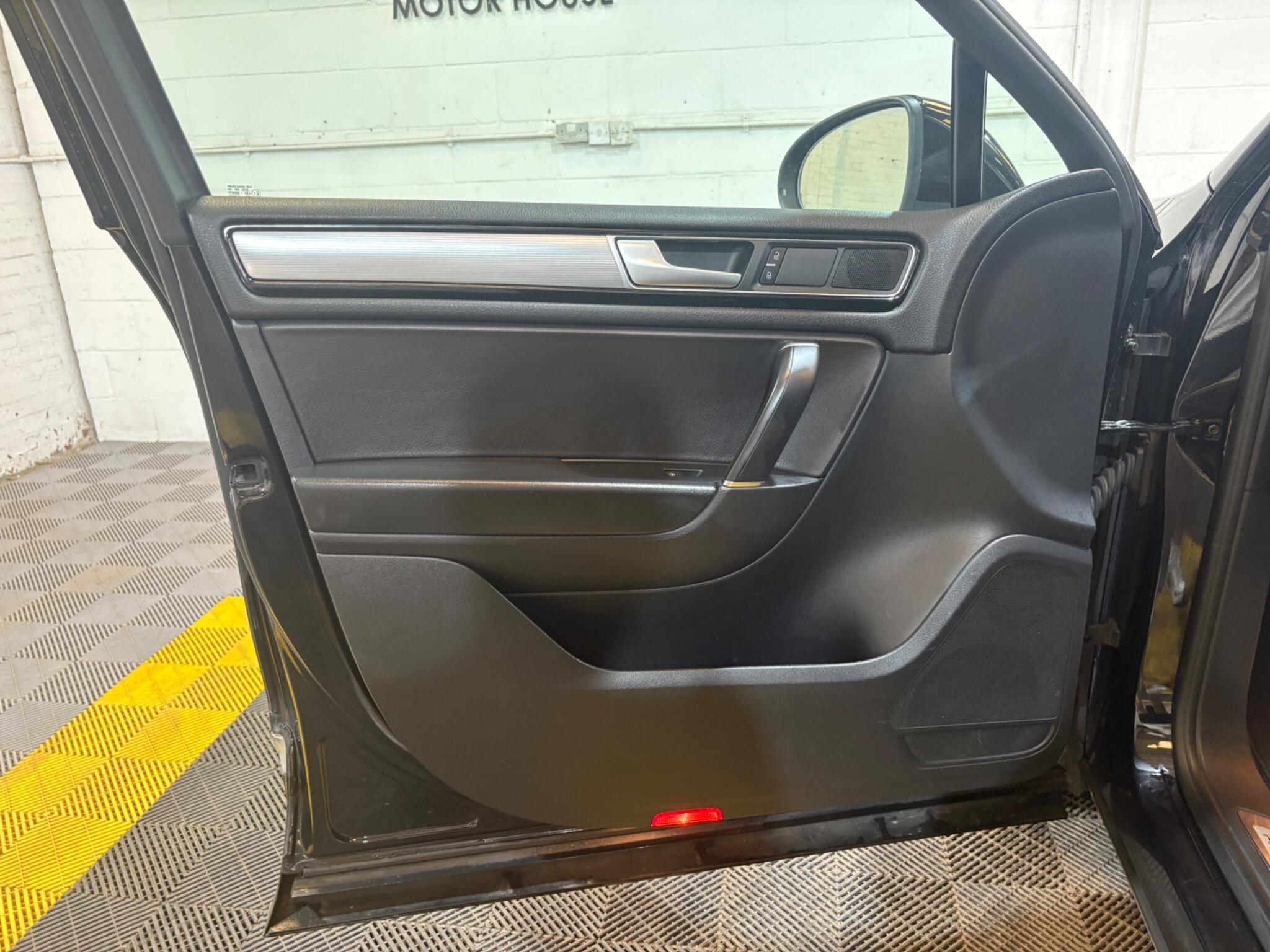Volkswagen Touareg view 59