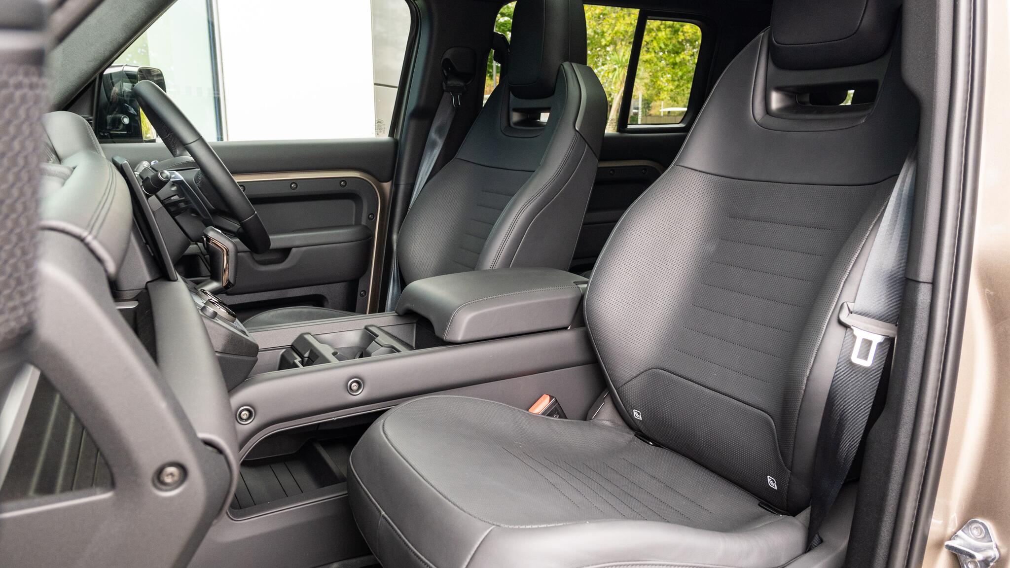 Land Rover Defender view 73