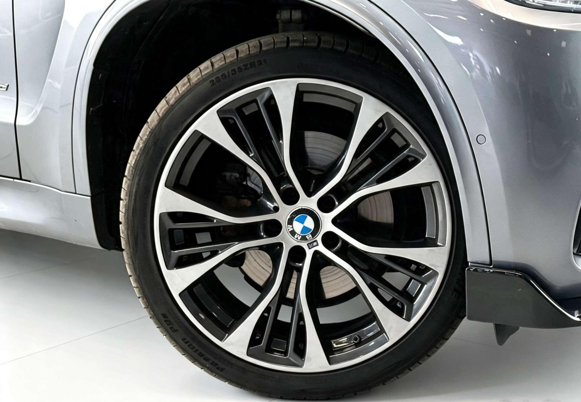 BMW X5 view 2