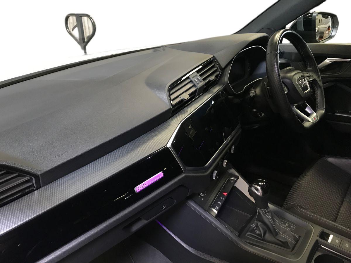 Audi Q3 view 5