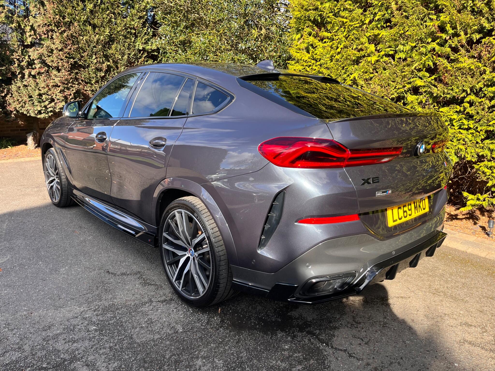 BMW X6 view 19