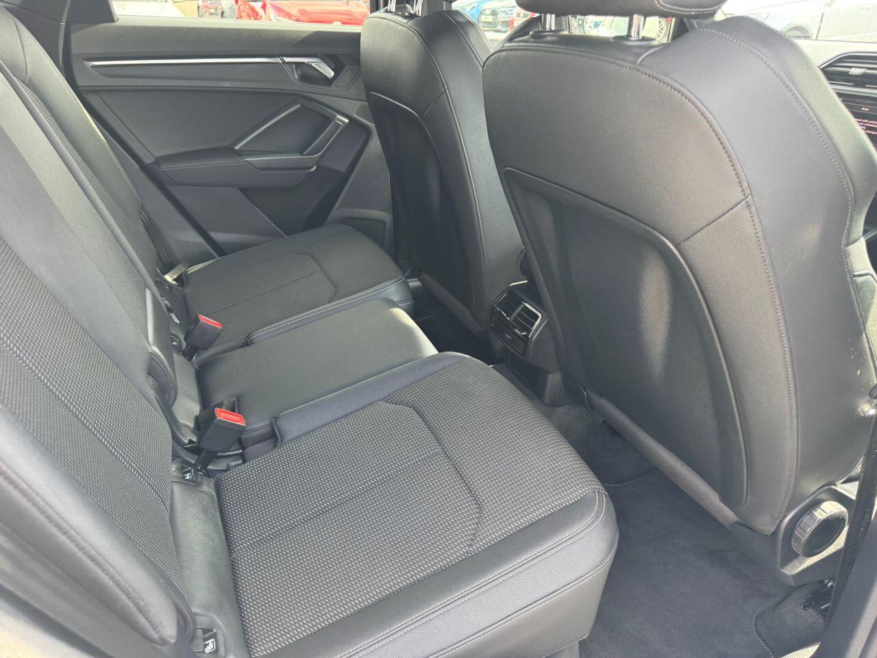 Audi Q3 view 13