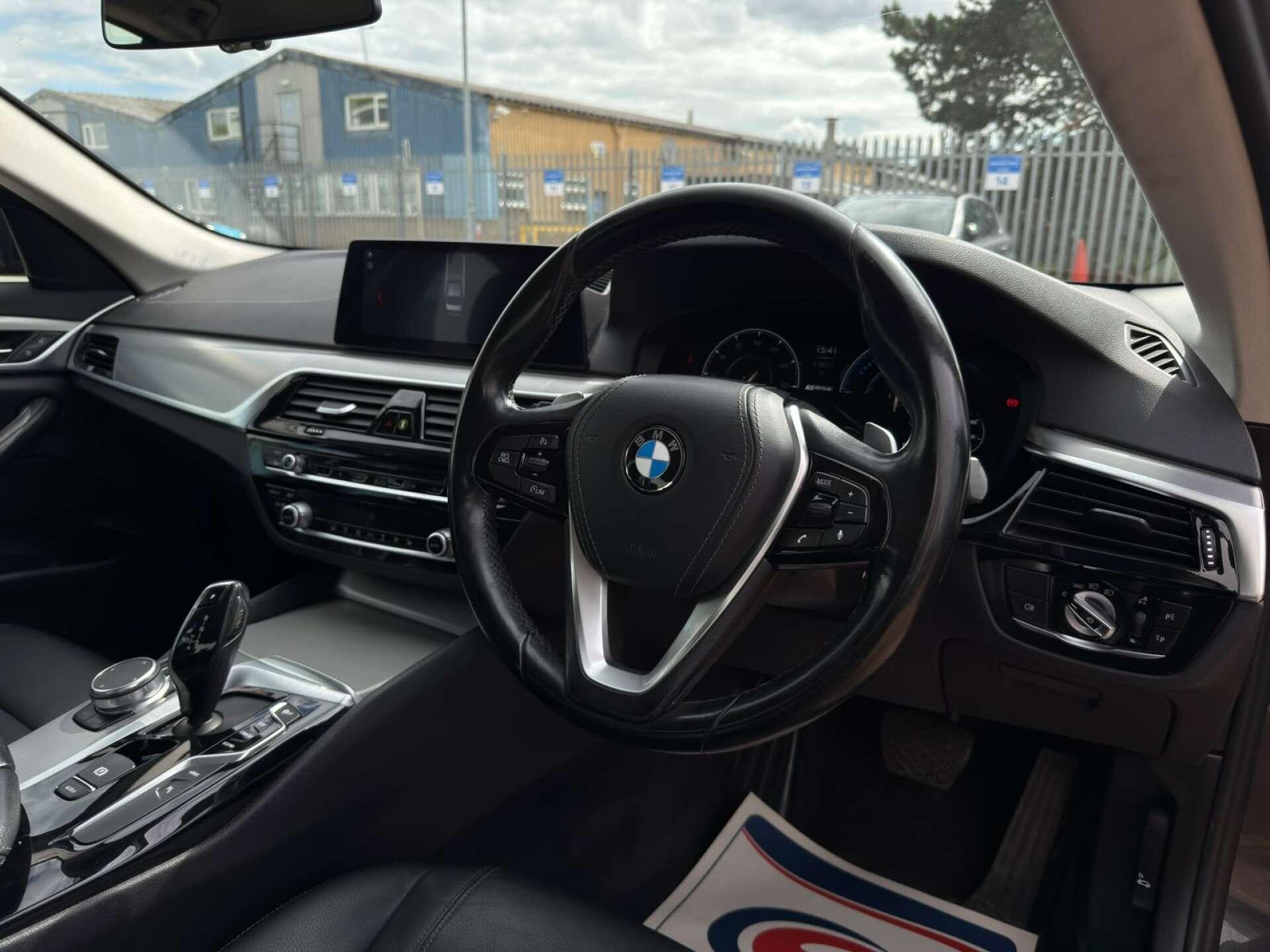 BMW 5 Series view 14
