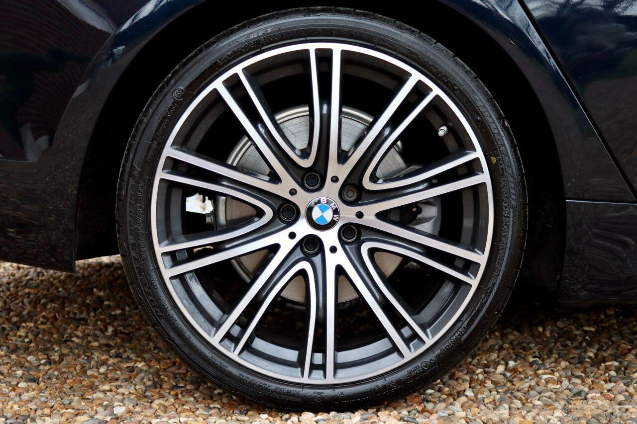 BMW 5 Series view 17