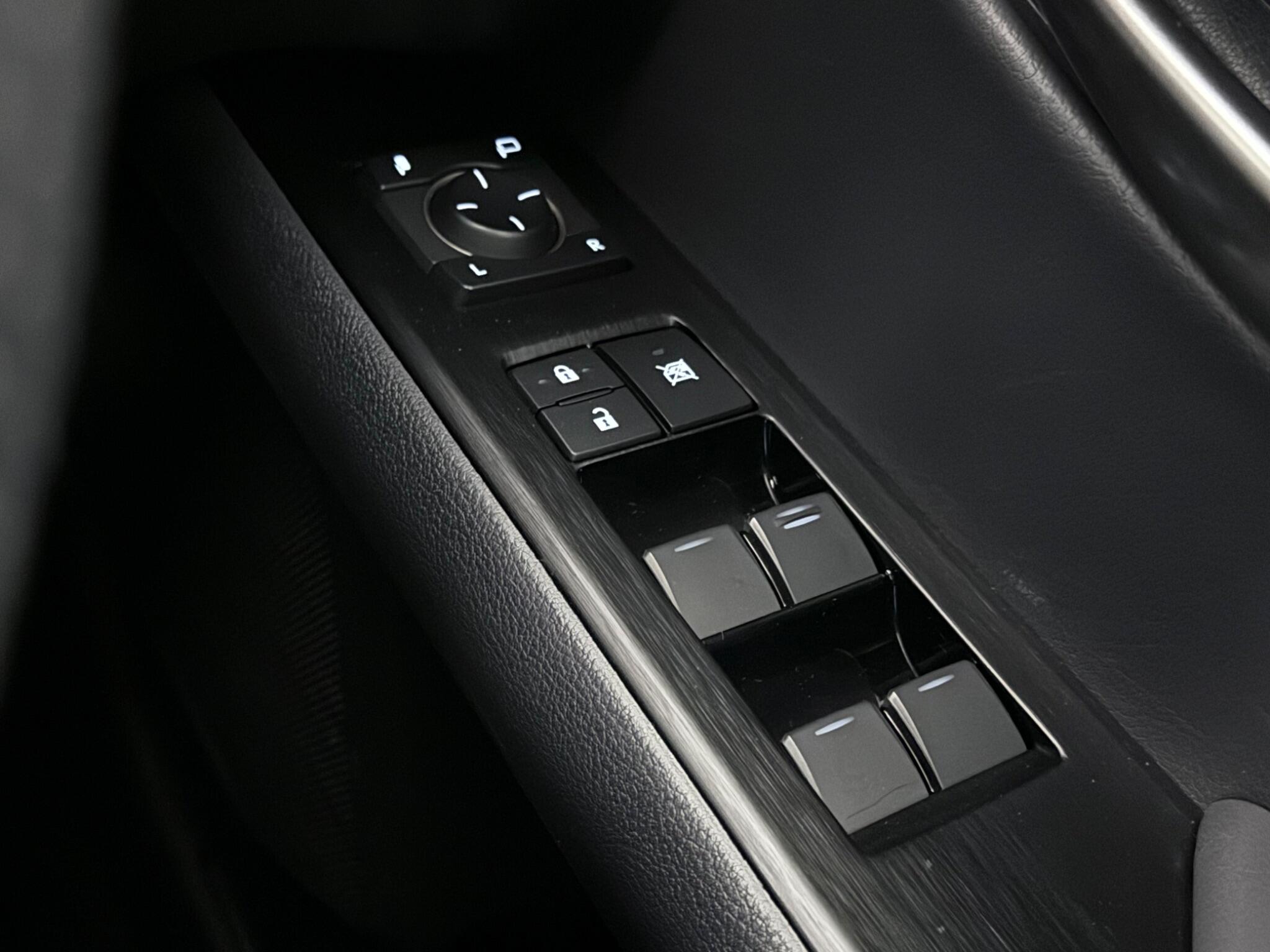 Lexus Ux view 21