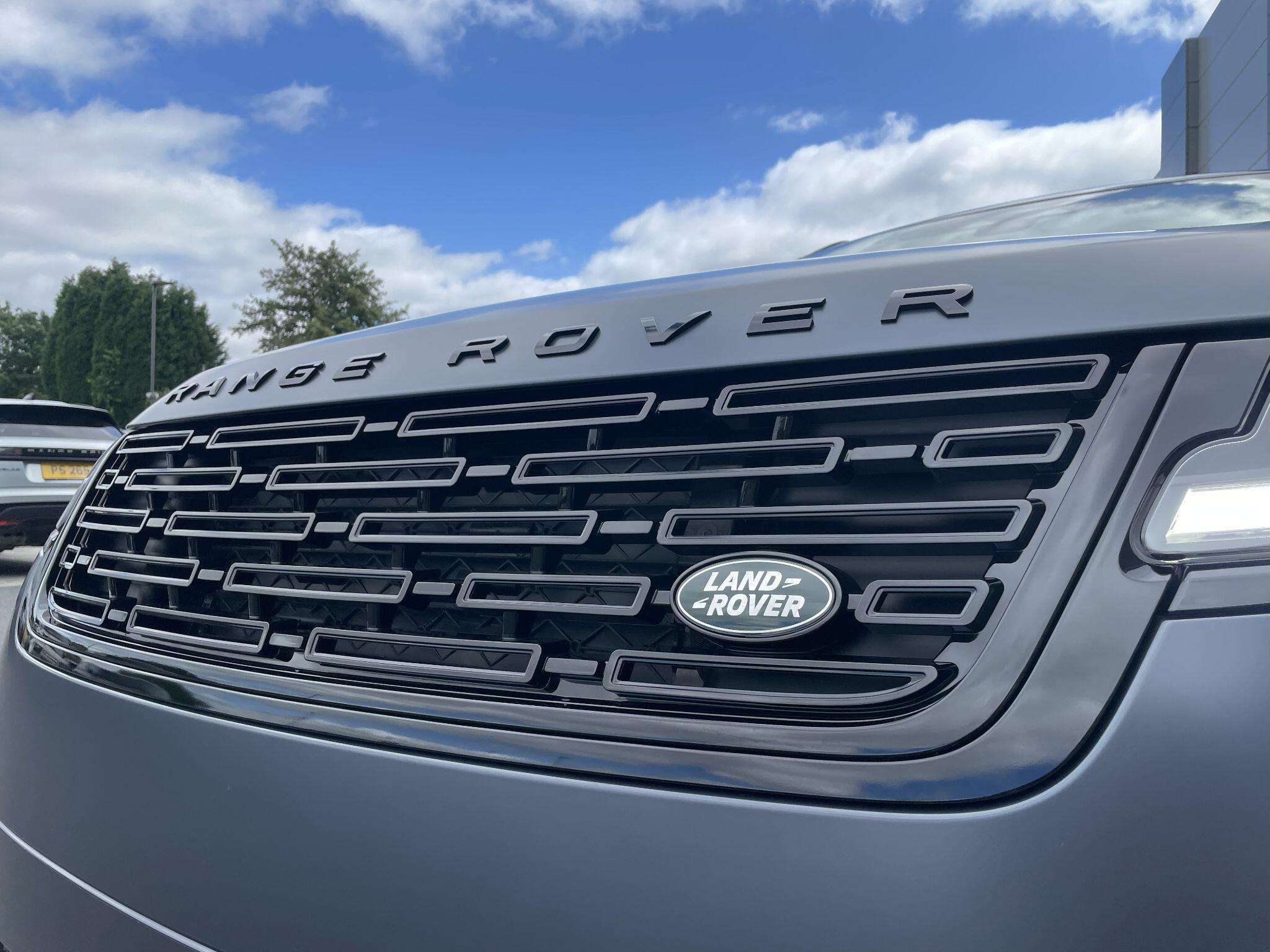 Land Rover Range Rover Velar view 30