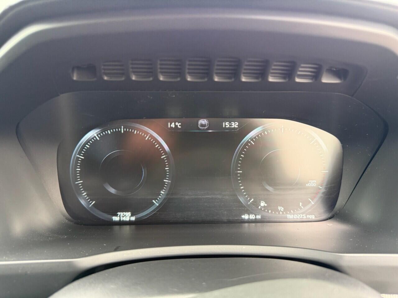 Volvo XC90 view 16