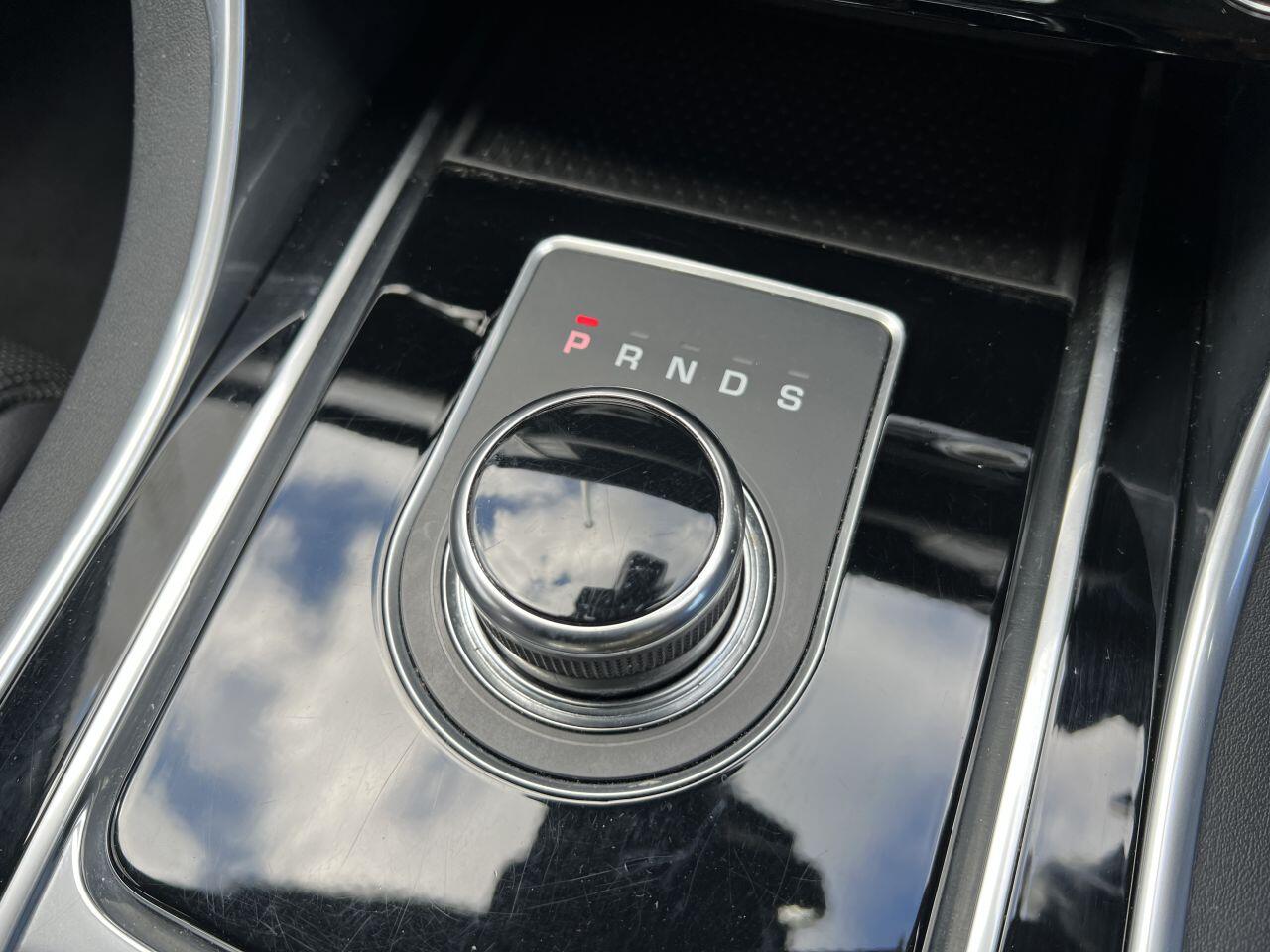 Jaguar XF view 35
