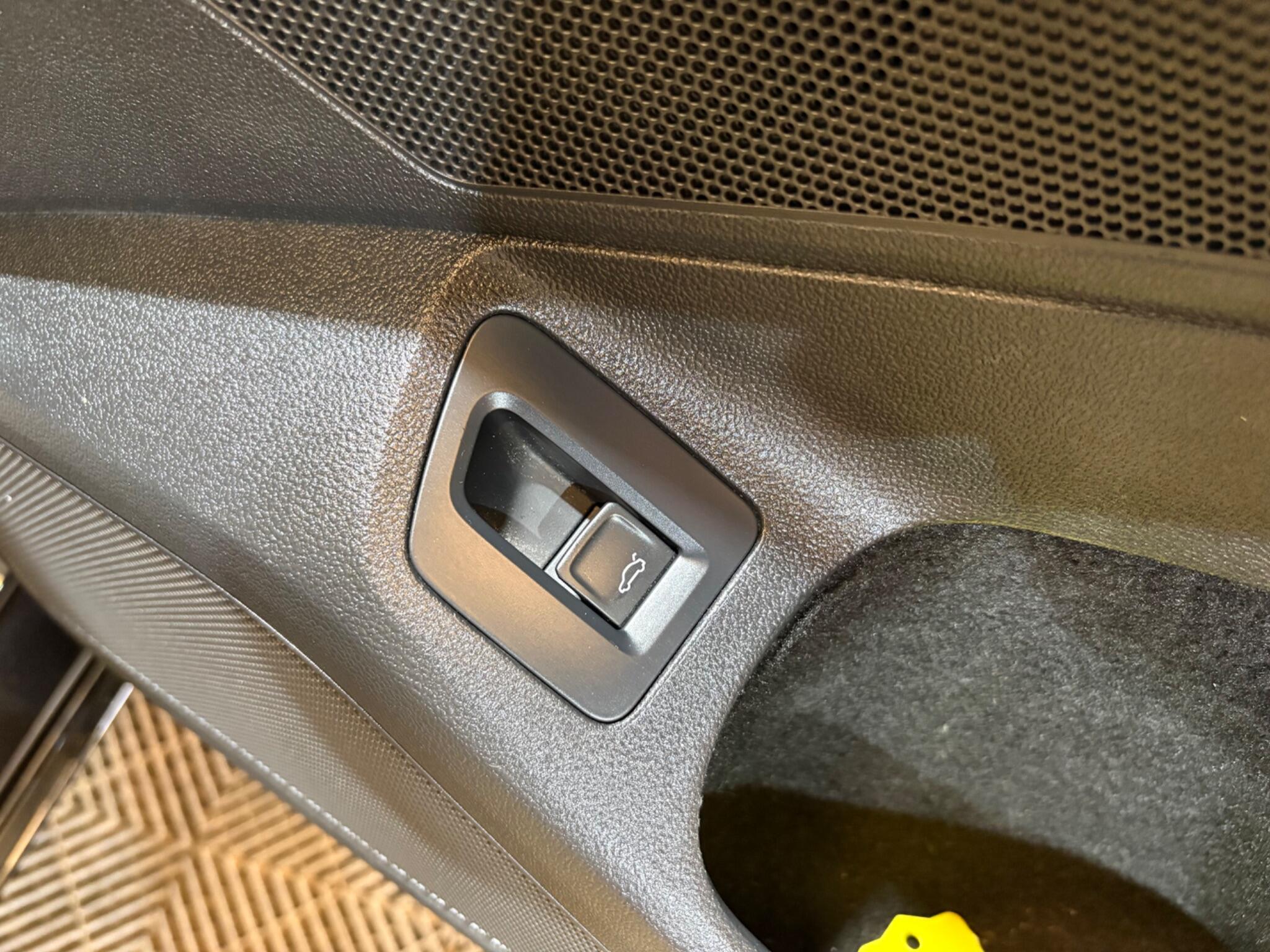 Volkswagen Passat view 38
