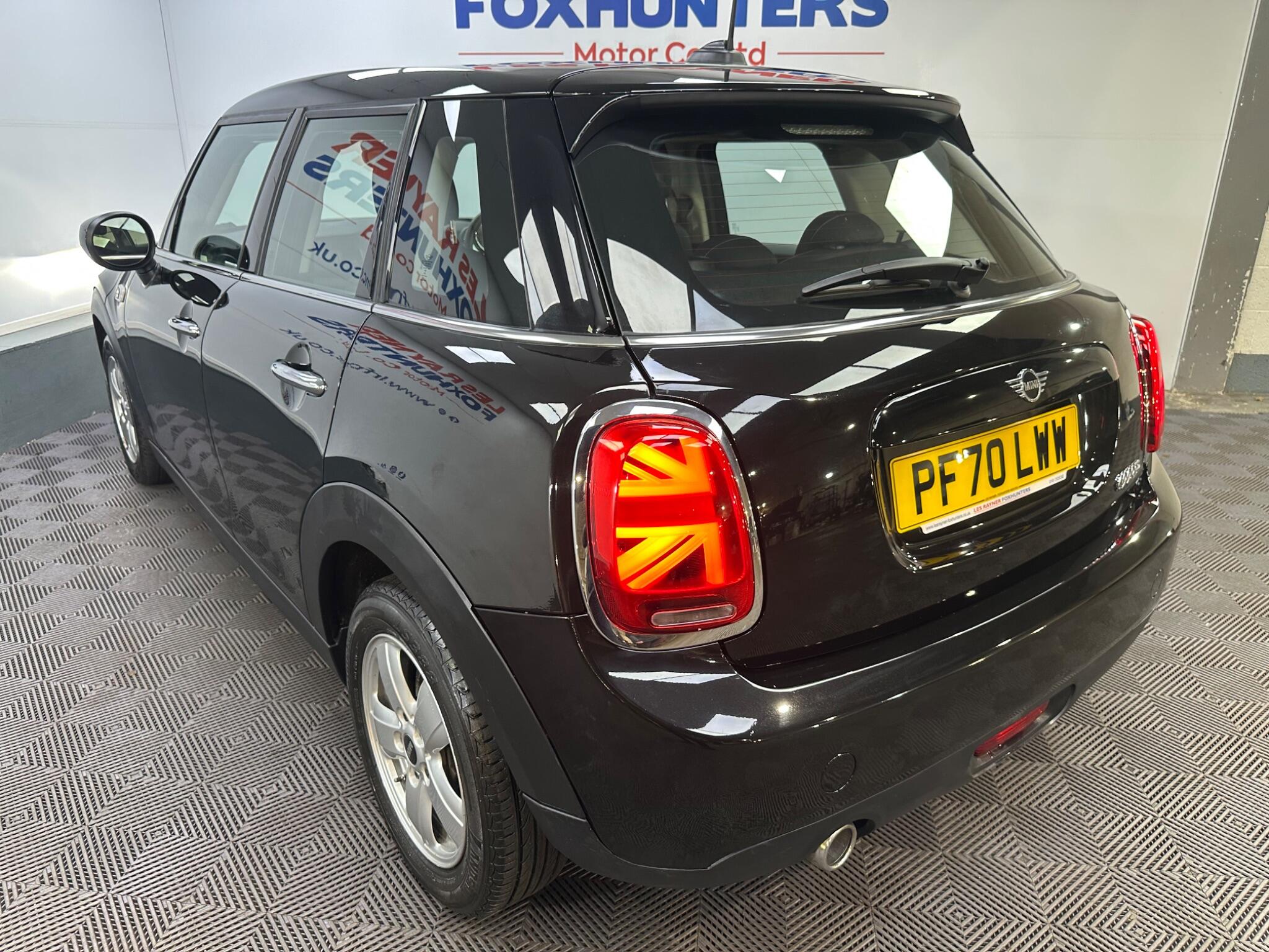 Mini Hatch view 29