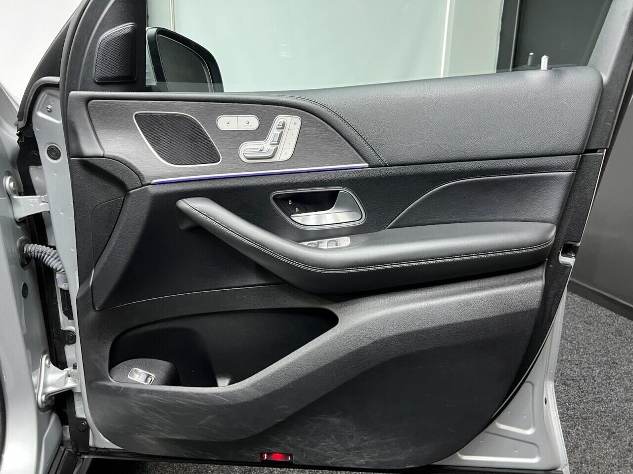 Mercedes-Benz Gle view 32