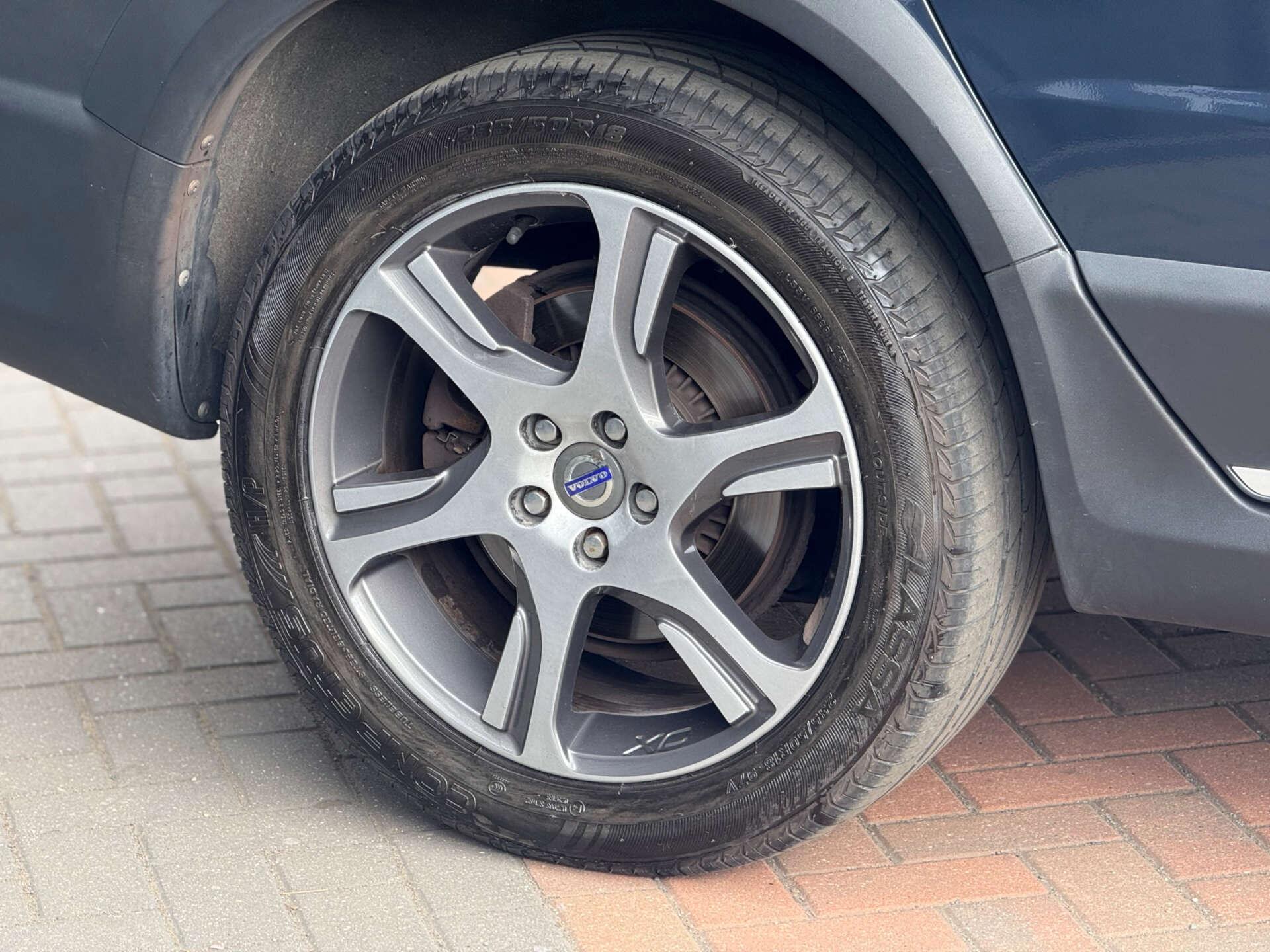 Volvo XC70 view 14