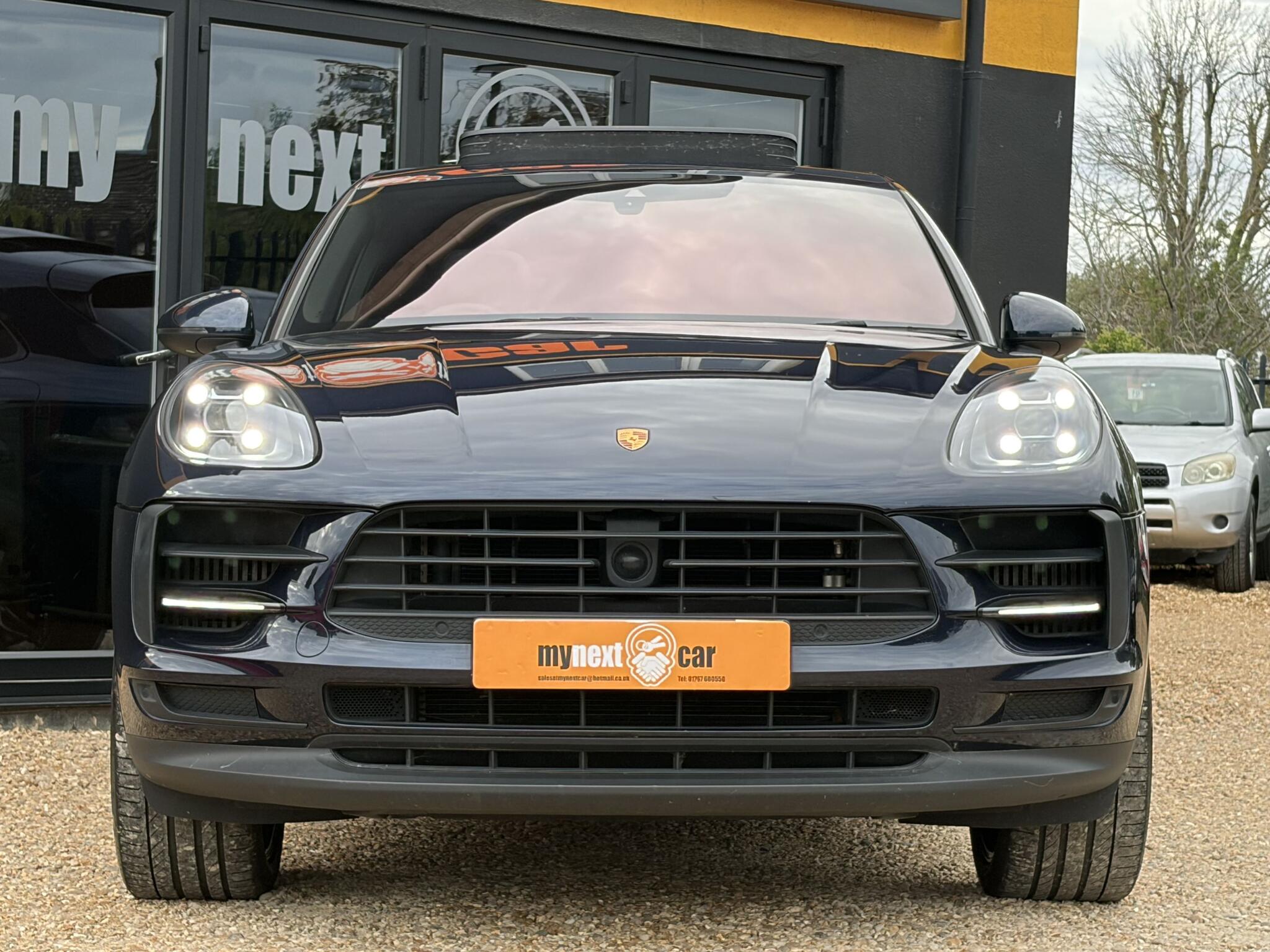 Porsche Macan view 3