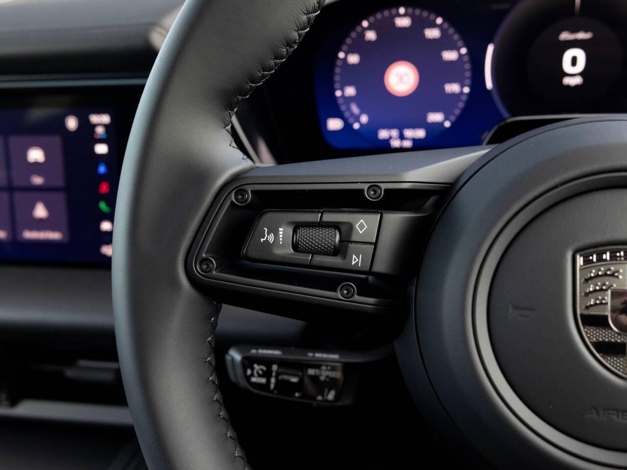 Porsche Macan view 38