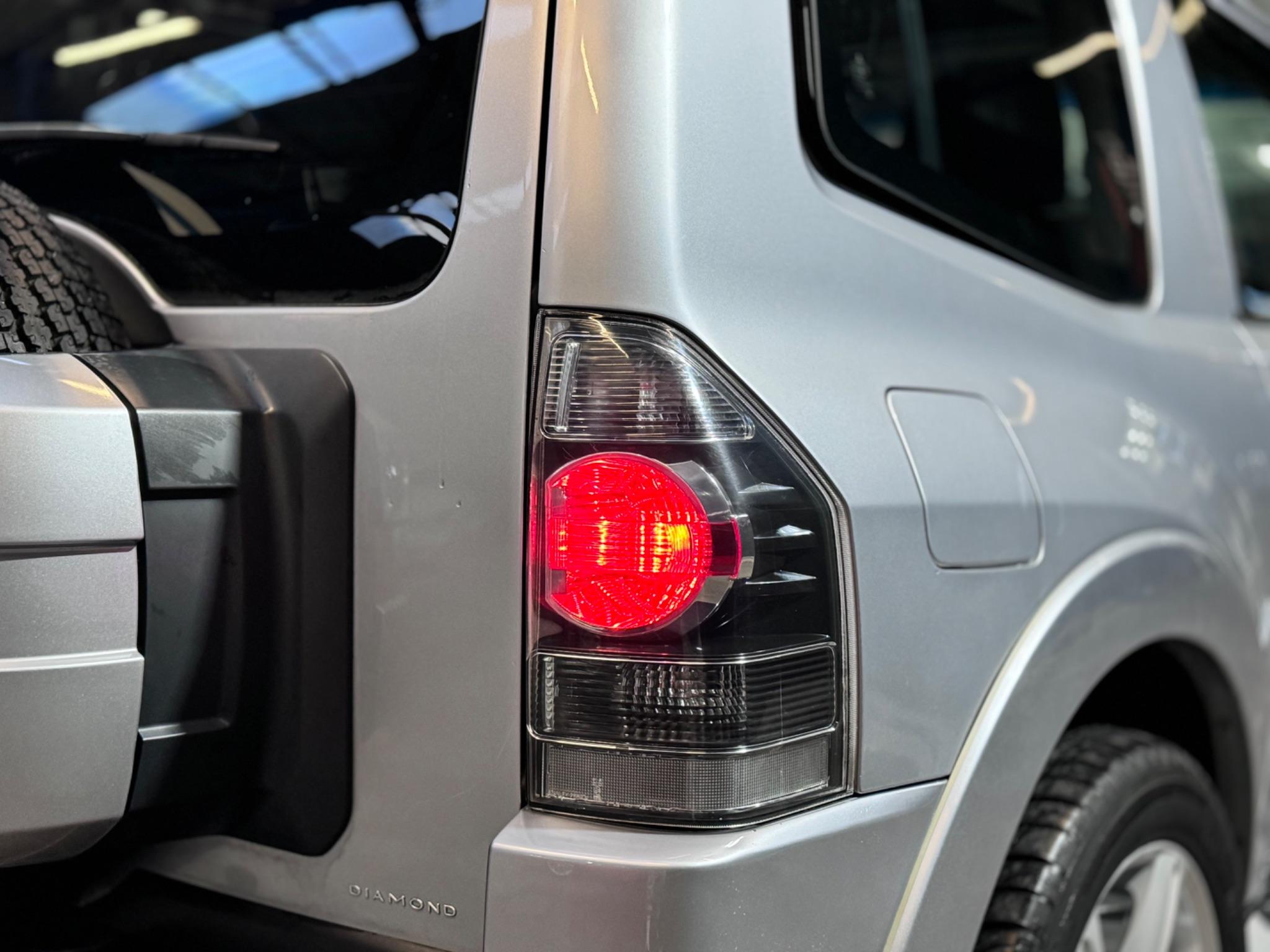 Mitsubishi Shogun view 18