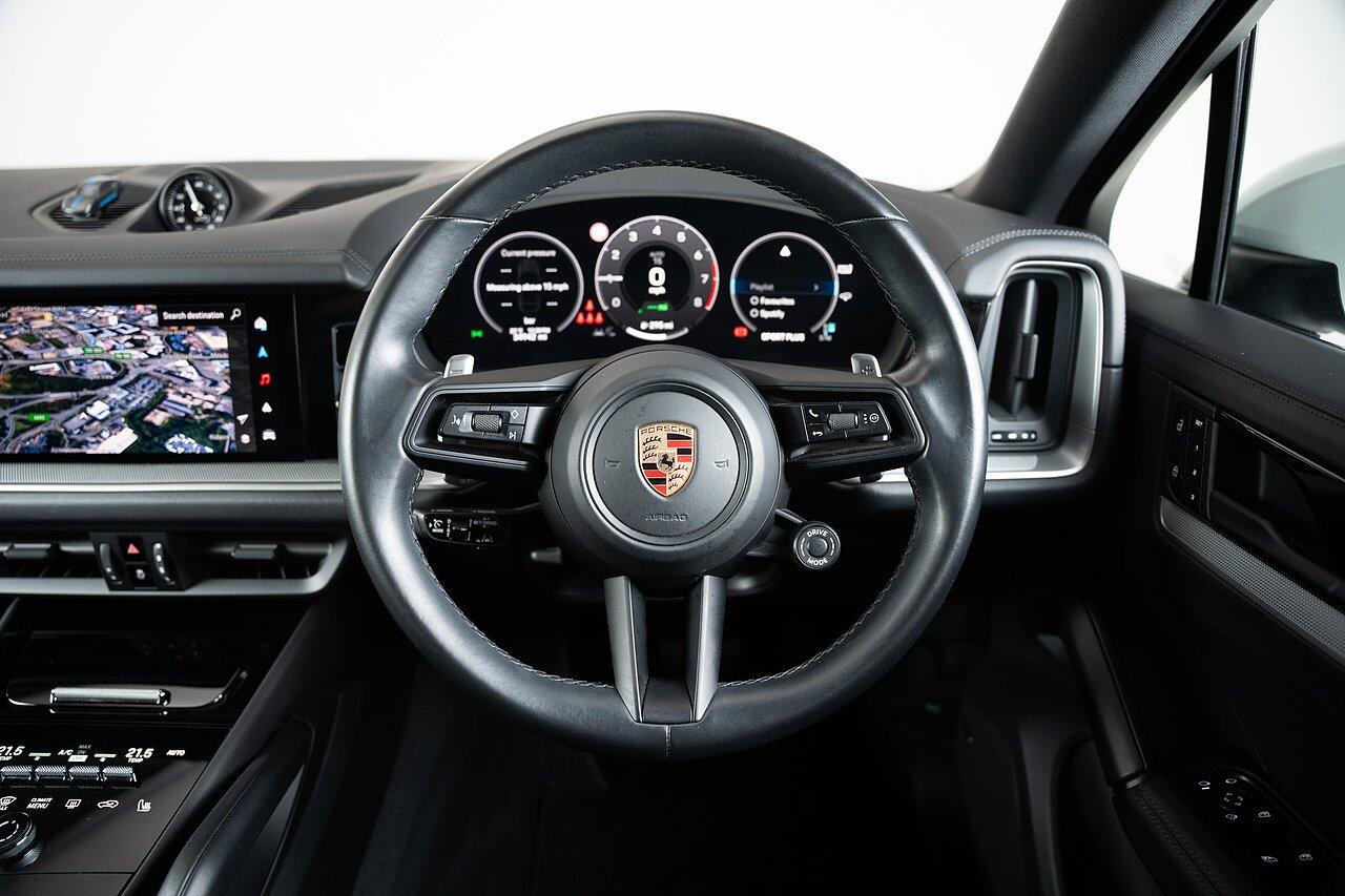 Porsche Cayenne view 18