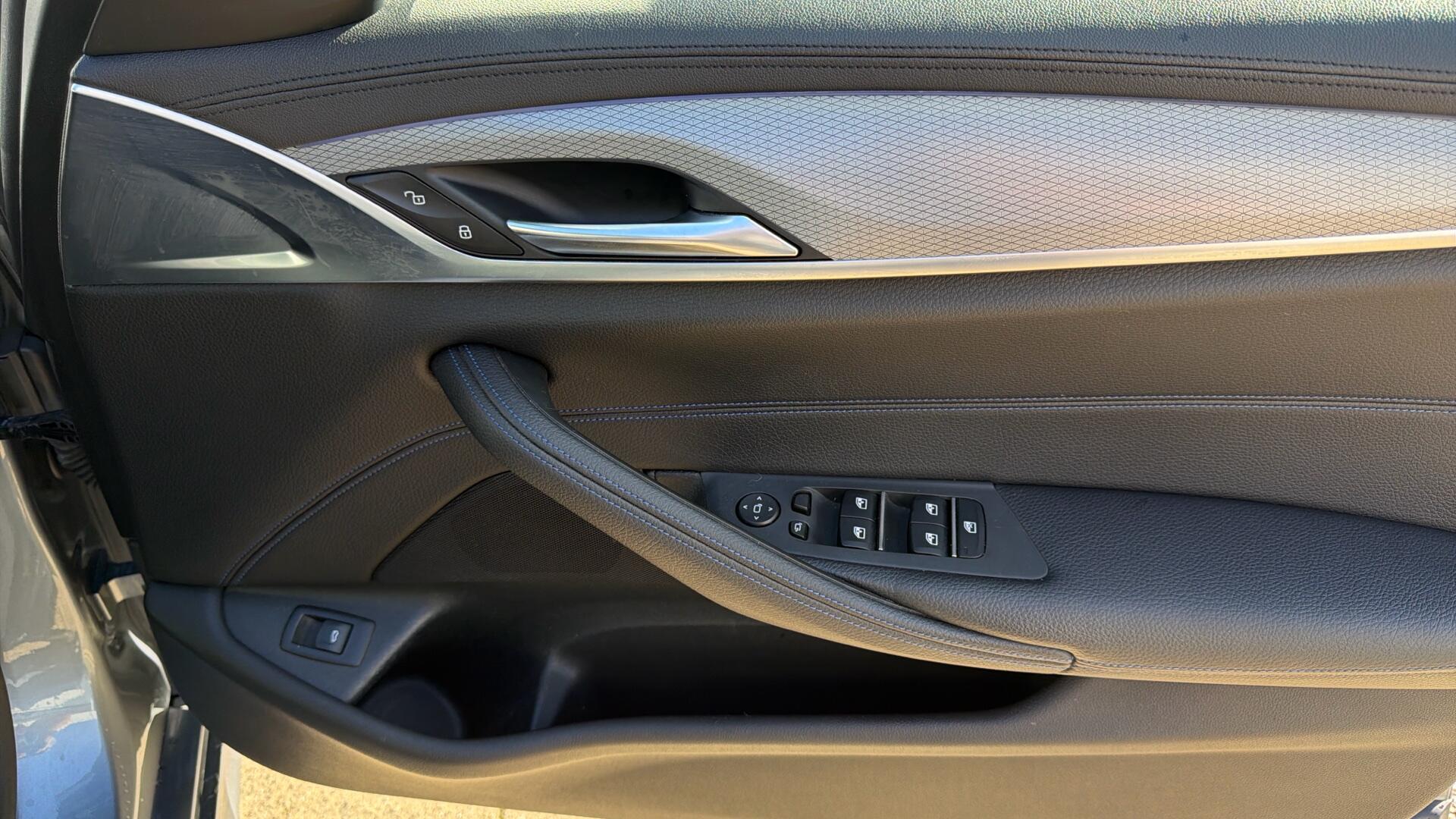 BMW 5 Series view 27