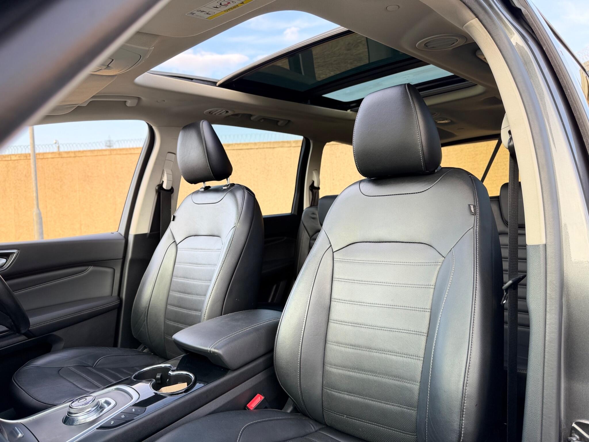 Ford Galaxy view 3