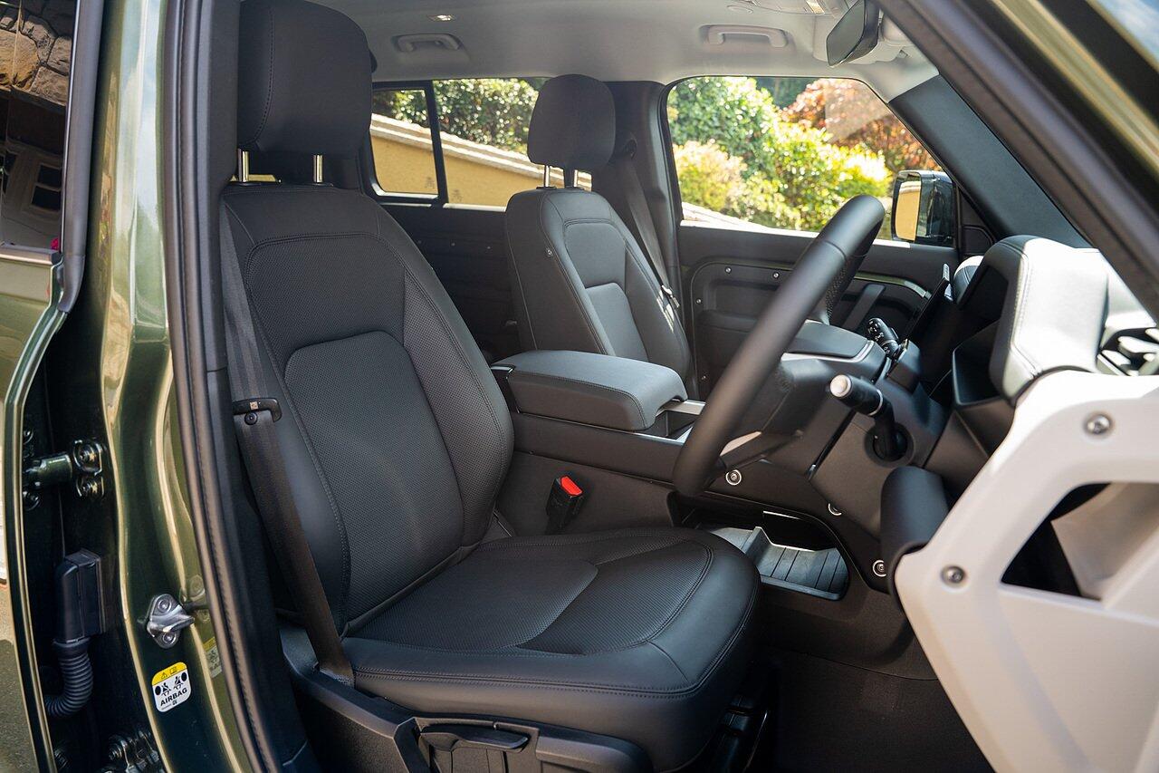 Land Rover Defender view 57