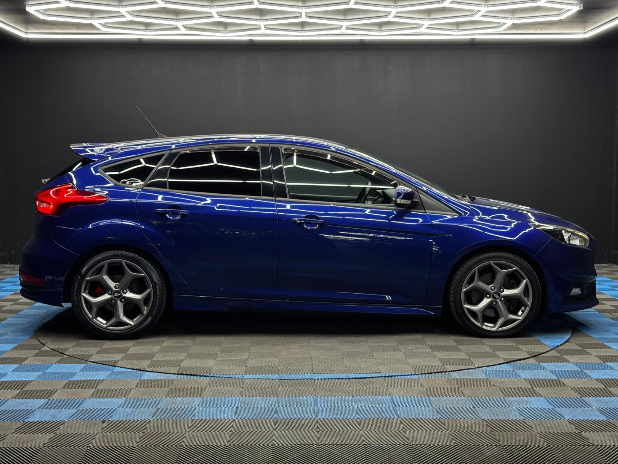 Ford Focus view 4